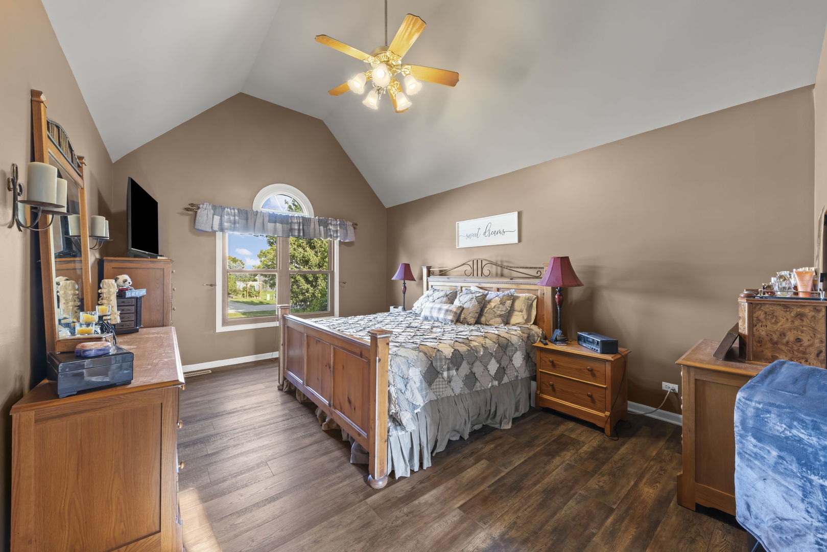 Oswego, Illinois, 60543, United States, 4 Bedrooms Bedrooms, ,3 BathroomsBathrooms,Residential,For Sale,1949228