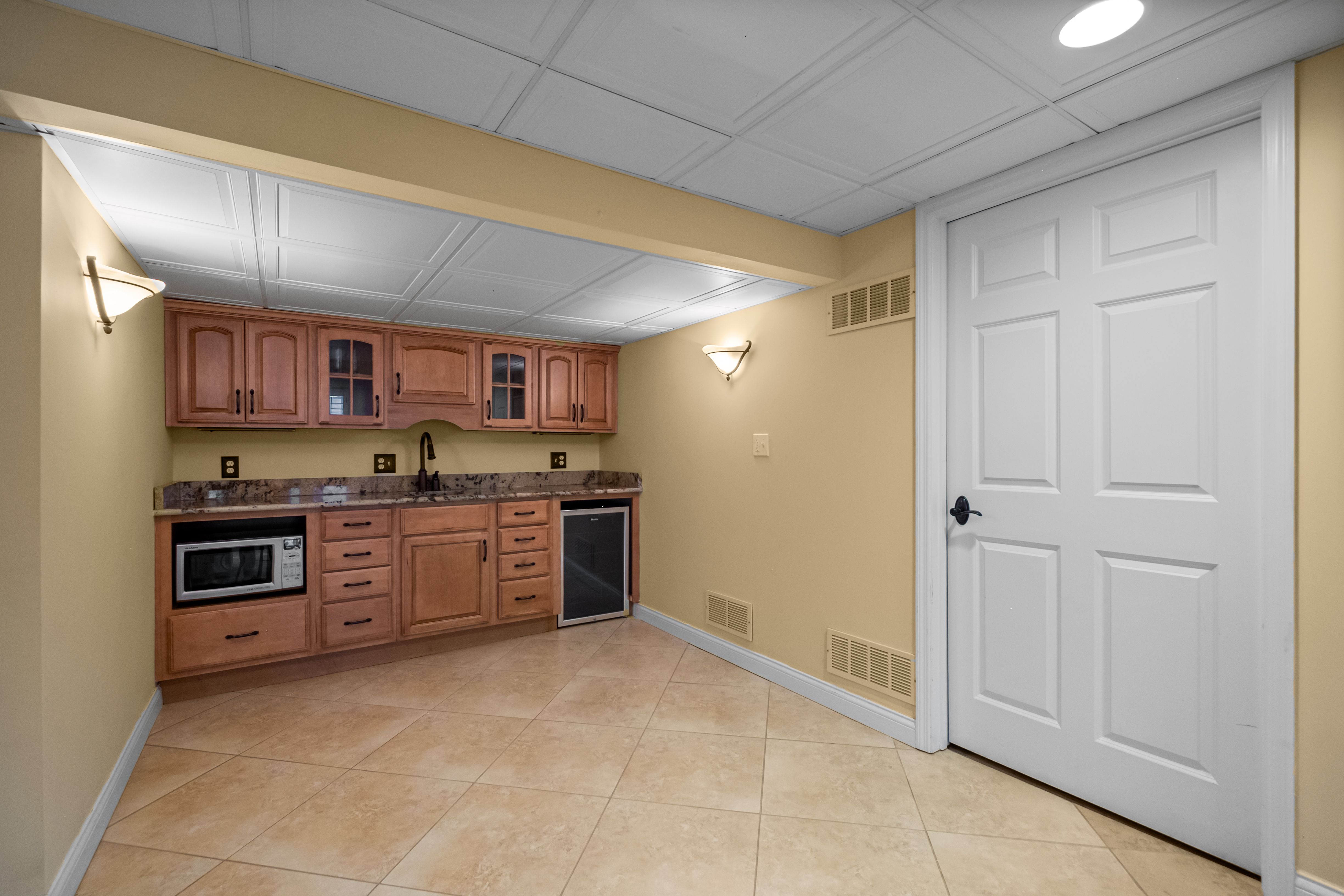  Welcome to this highly sought after home in Carberry Place l - 物件實景