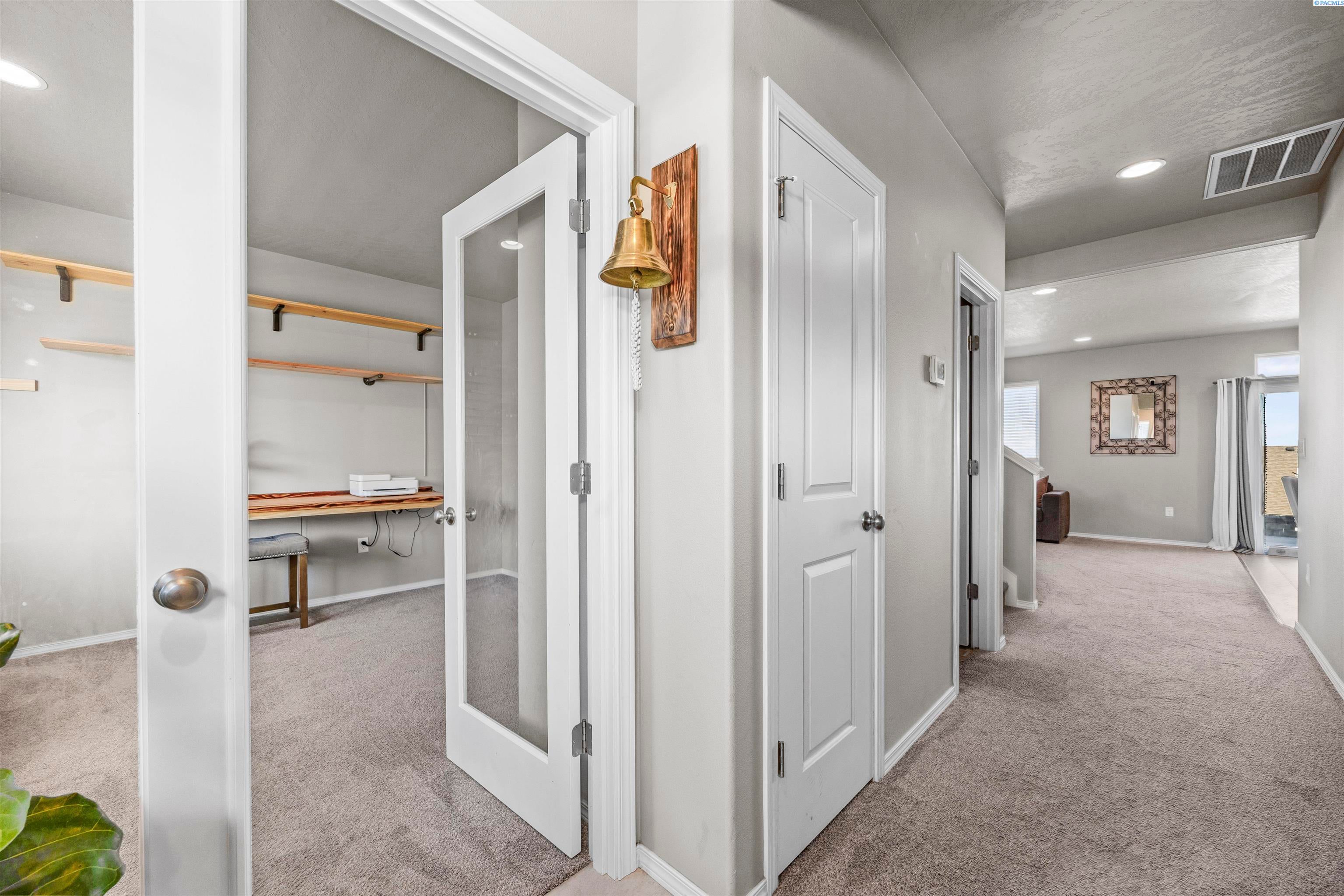 Kennewick, Washington, 99338, United States, 5 Bedrooms Bedrooms, ,3 BathroomsBathrooms,Residential,For Sale,1914232