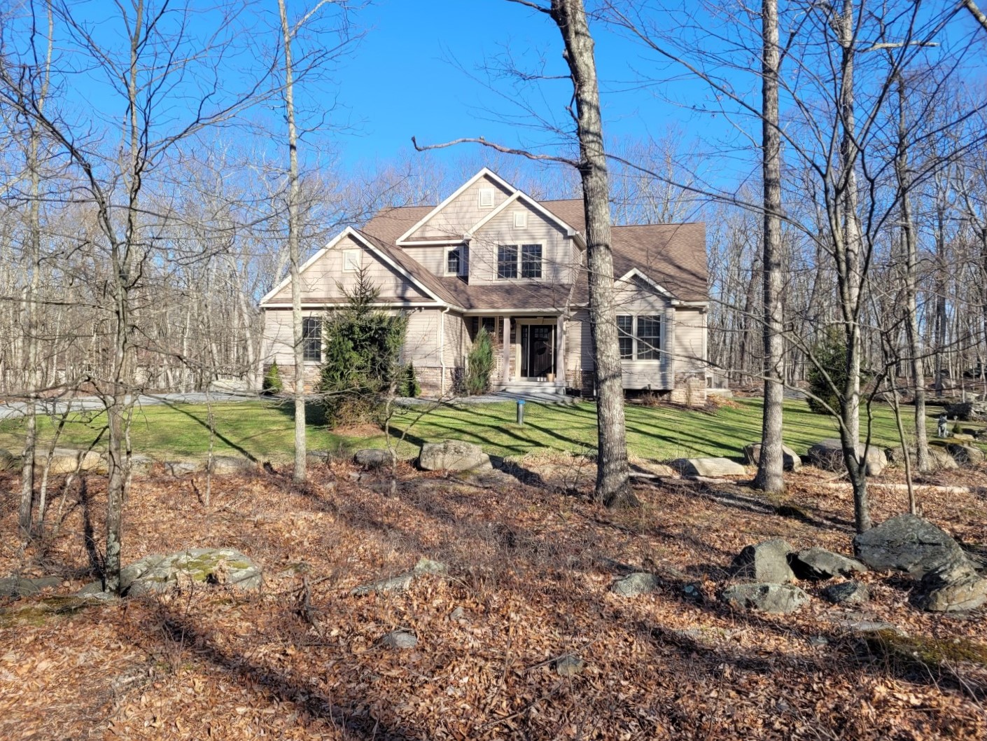 Hawley, Pennsylvania, 18428, United States, 3 Bedrooms Bedrooms, ,2 BathroomsBathrooms,Residential,For Sale,1995739