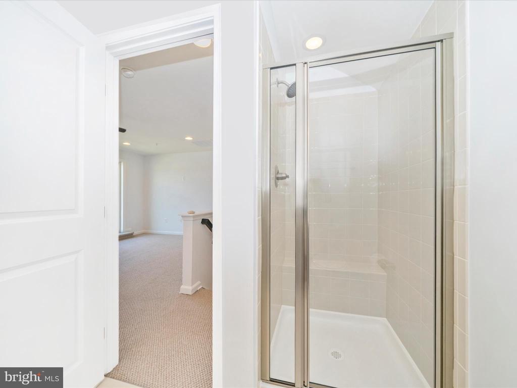 Greenbelt, Maryland, 20770, United States, 3 Bedrooms Bedrooms, ,4 BathroomsBathrooms,Residential,For Sale,2001496