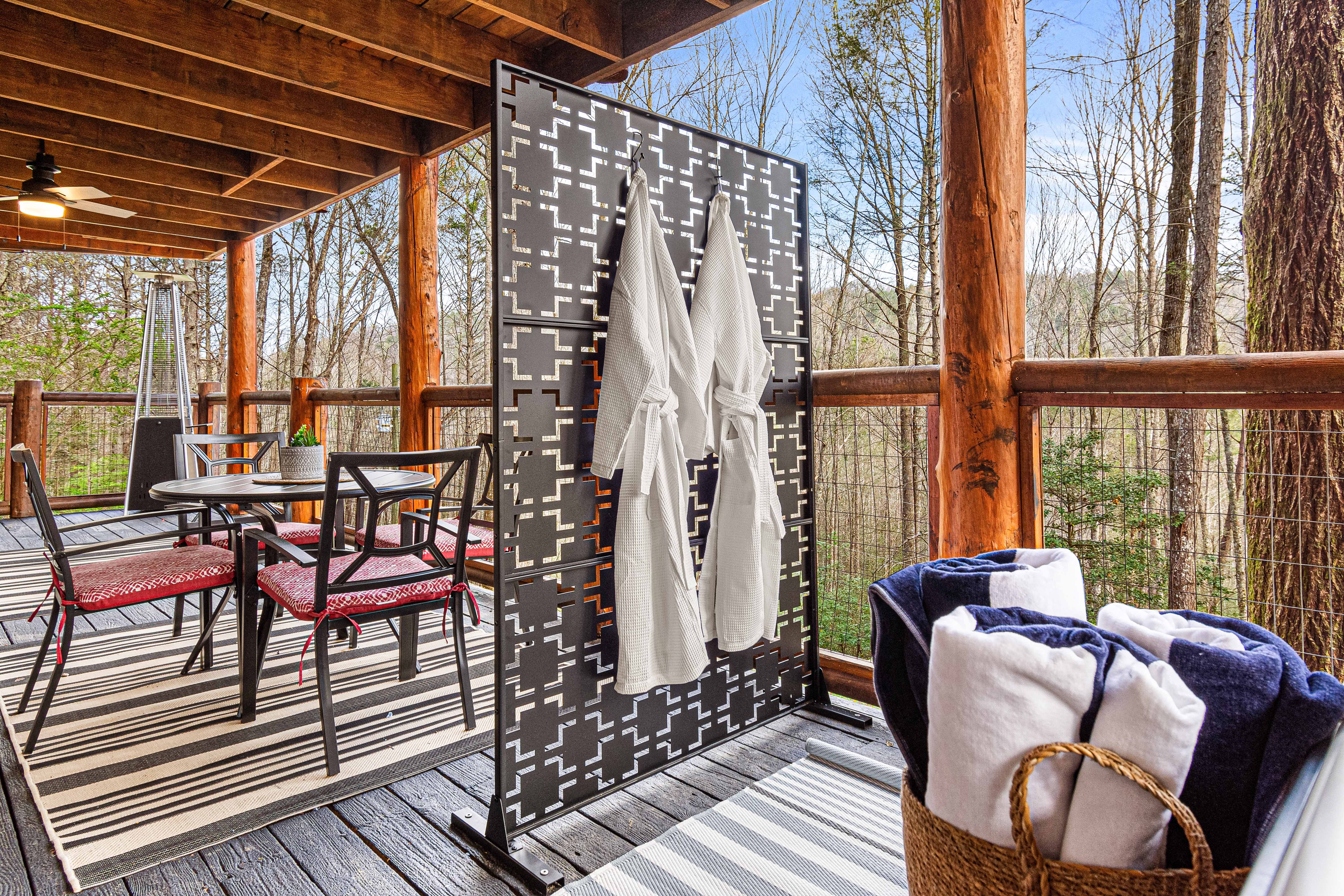 Gatlinburg, Tennessee, 37738, United States, 3 Bedrooms Bedrooms, ,4 BathroomsBathrooms,Residential,For Sale,1977450