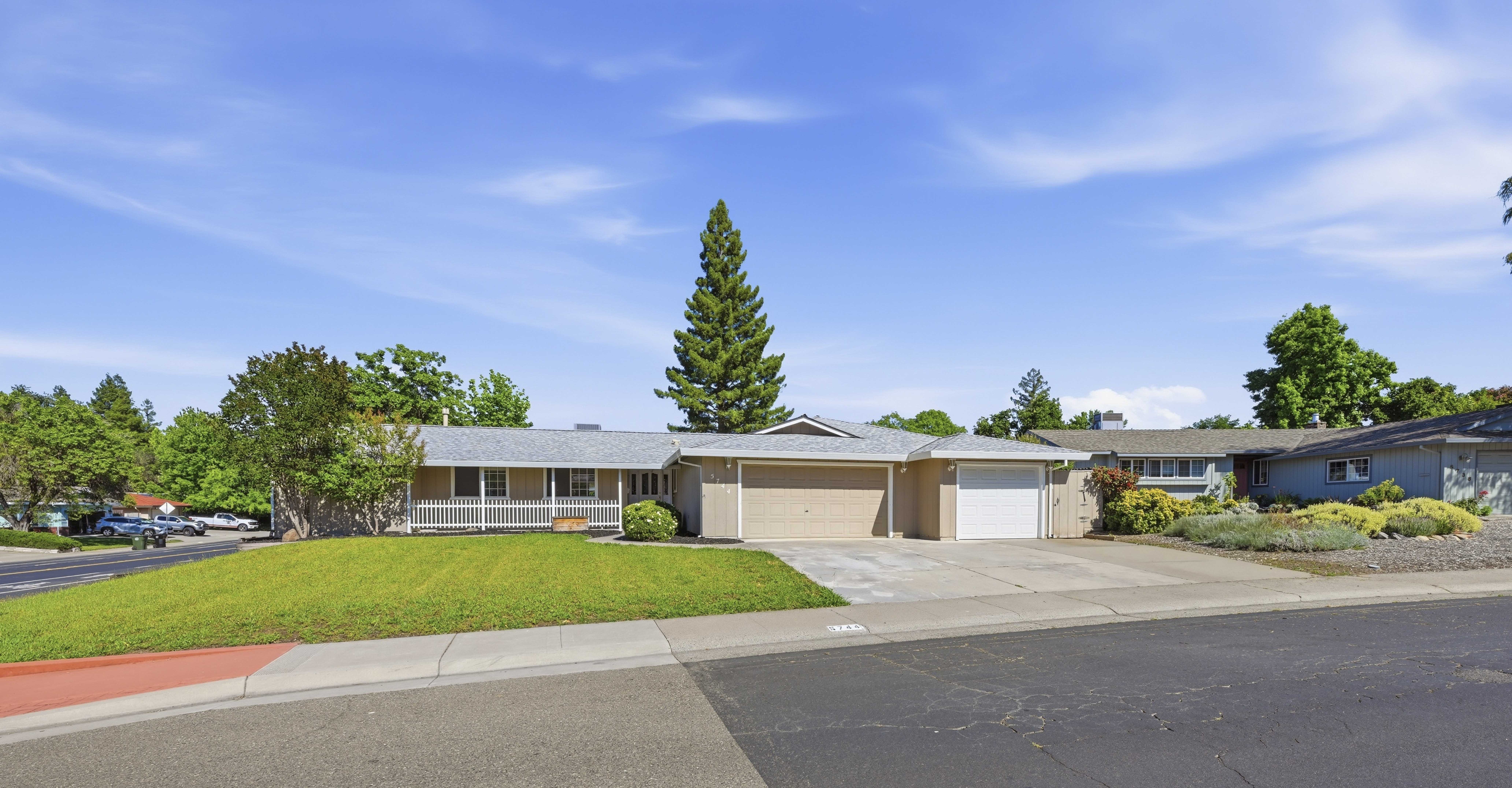  Updated Ranch Home on Spacious Corner Lot - 物件實景
