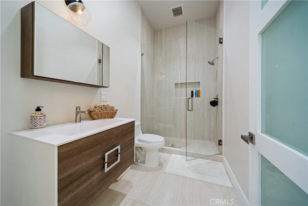 Woodland Hills, California, 91367, United States, 4 Bedrooms Bedrooms, ,2 BathroomsBathrooms,Residential,For Sale,2003177