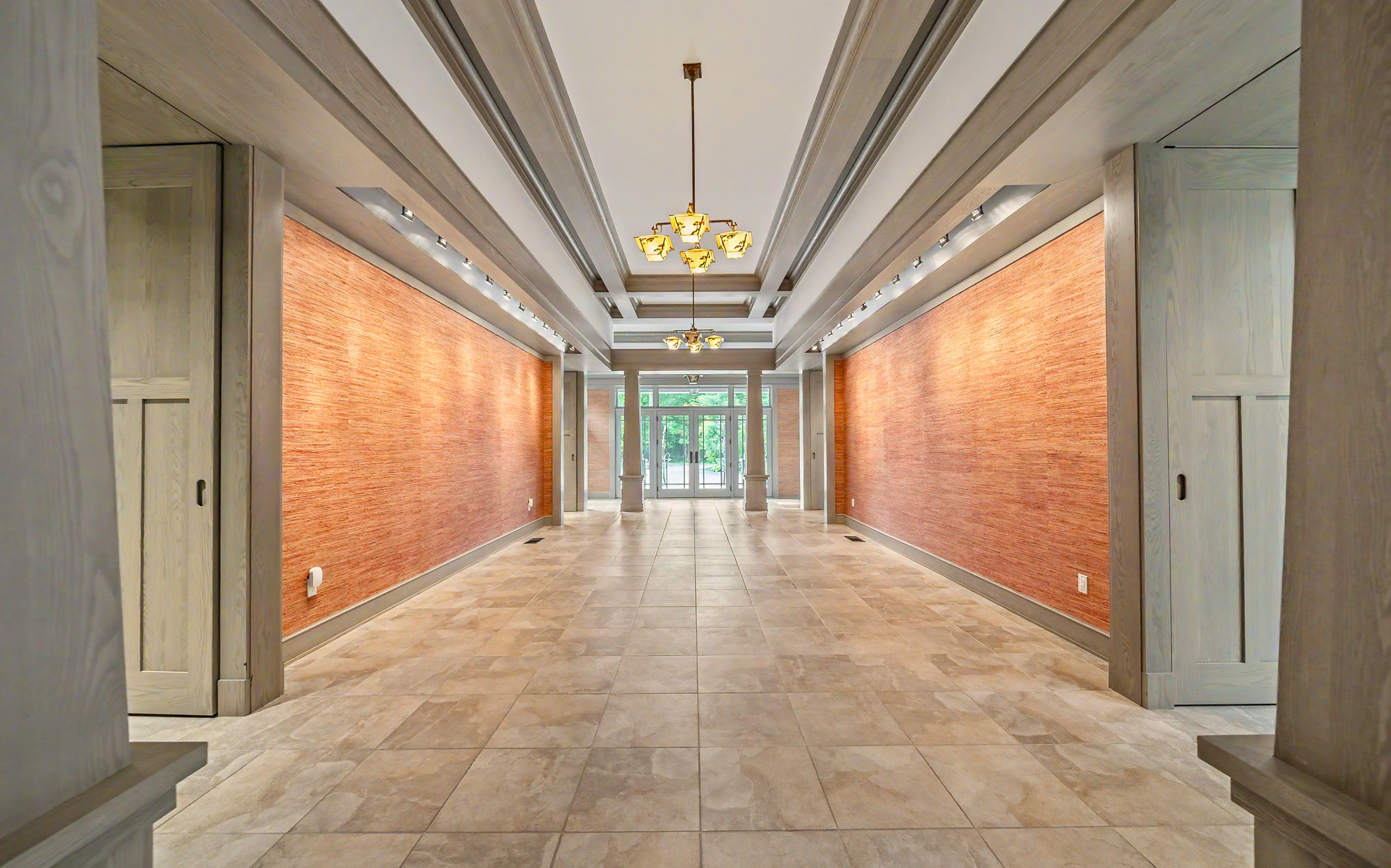  Stunning Prairie-Inspired Estate on 16 Acres of Scenic Woodlands - 物件實景