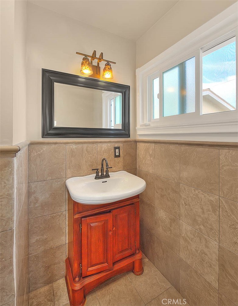 Anaheim, California, 92804, United States, 4 Bedrooms Bedrooms, ,2 BathroomsBathrooms,Residential,For Sale,1923190