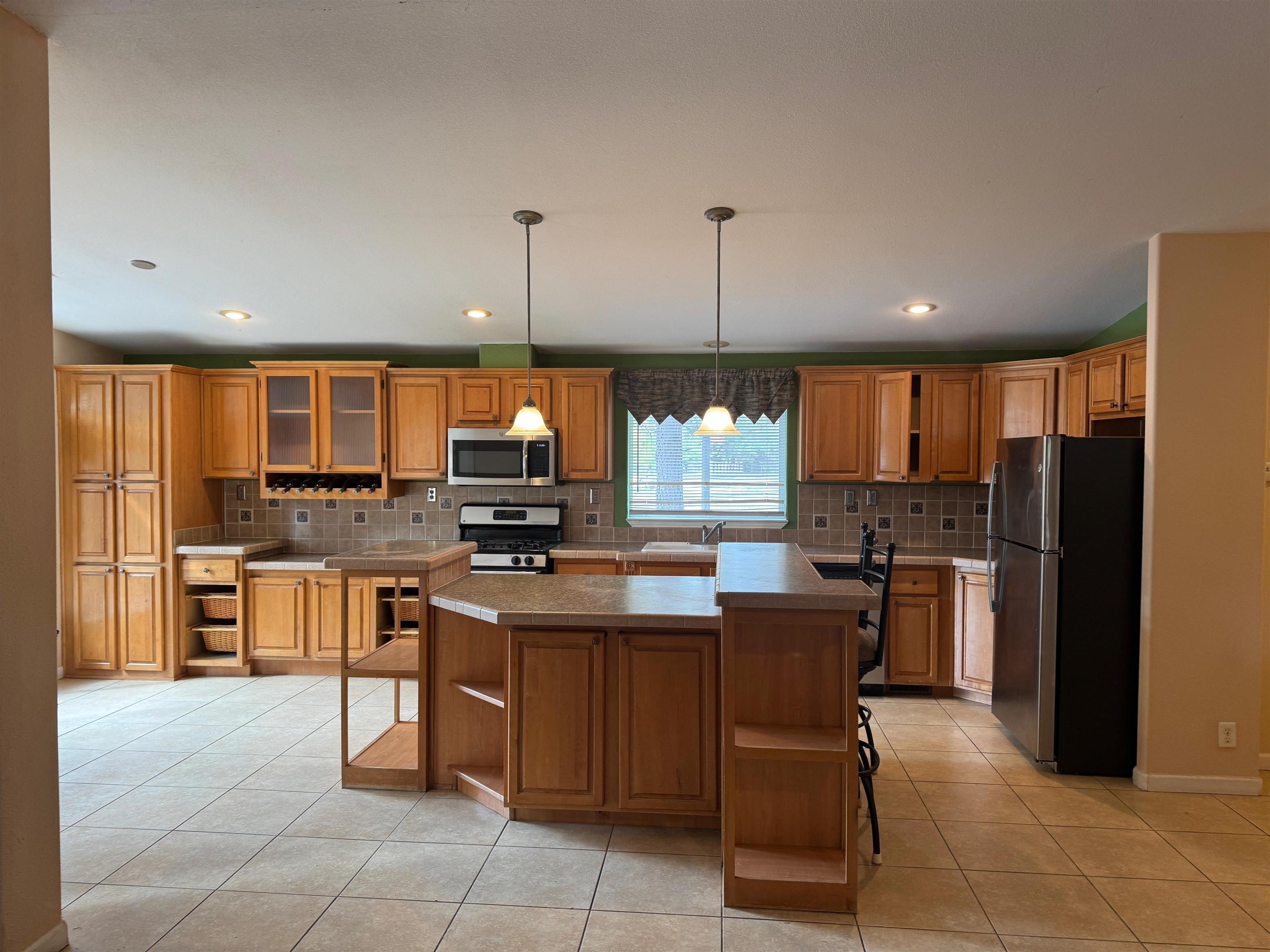 Mt Shasta, California, 96067, United States, 3 Bedrooms Bedrooms, ,2 BathroomsBathrooms,Residential,For Sale,1974393