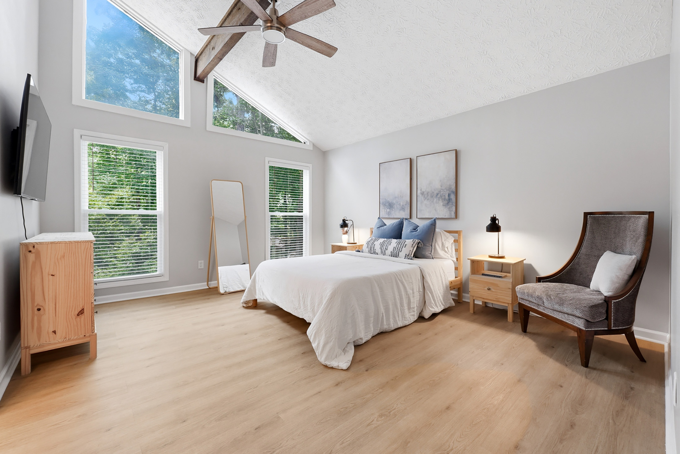  Lassiter HS Contemporary – Architectural Character Meets Thoughtful Renovation - 物件實景