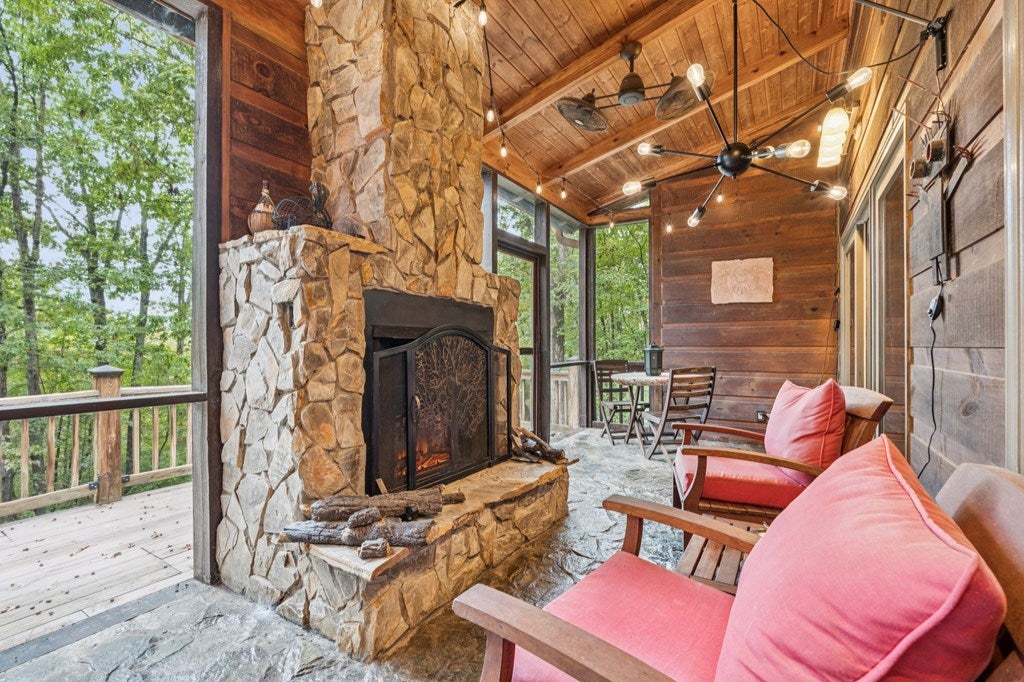 Ellijay, Georgia, 30540, United States, 3 Bedrooms Bedrooms, ,4 BathroomsBathrooms,Residential,For Sale,1952402