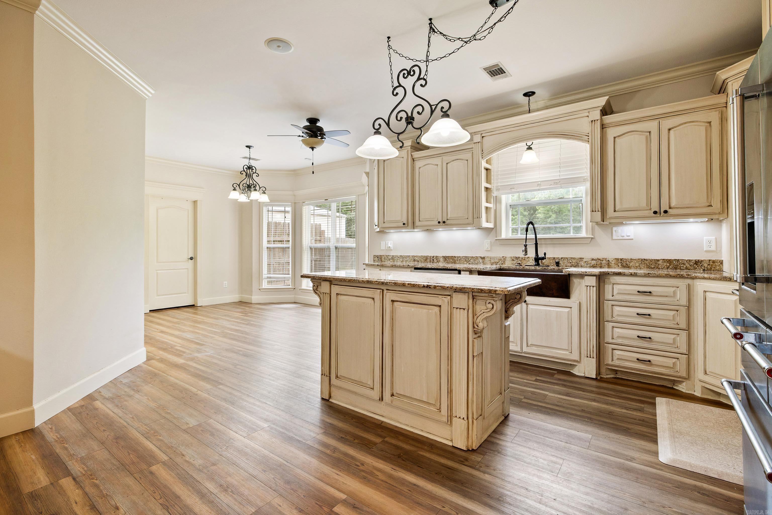Benton, Arkansas, 72019, United States, 4 Bedrooms Bedrooms, ,4 BathroomsBathrooms,Residential,For Sale,2048594