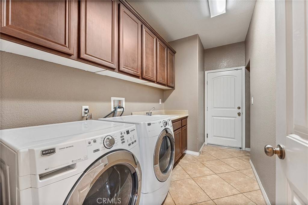 Eastvale, California, 92880, United States, 5 Bedrooms Bedrooms, ,3 BathroomsBathrooms,Residential,For Sale,1930903