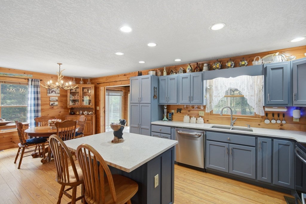 Ellijay, Georgia, 30540, United States, 3 Bedrooms Bedrooms, ,3 BathroomsBathrooms,Residential,For Sale,2034998