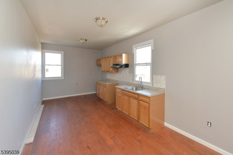 Paterson City, New Jersey, 07504, United States, 10 Bedrooms Bedrooms, ,3 BathroomsBathrooms,Residential,For Sale,1988111