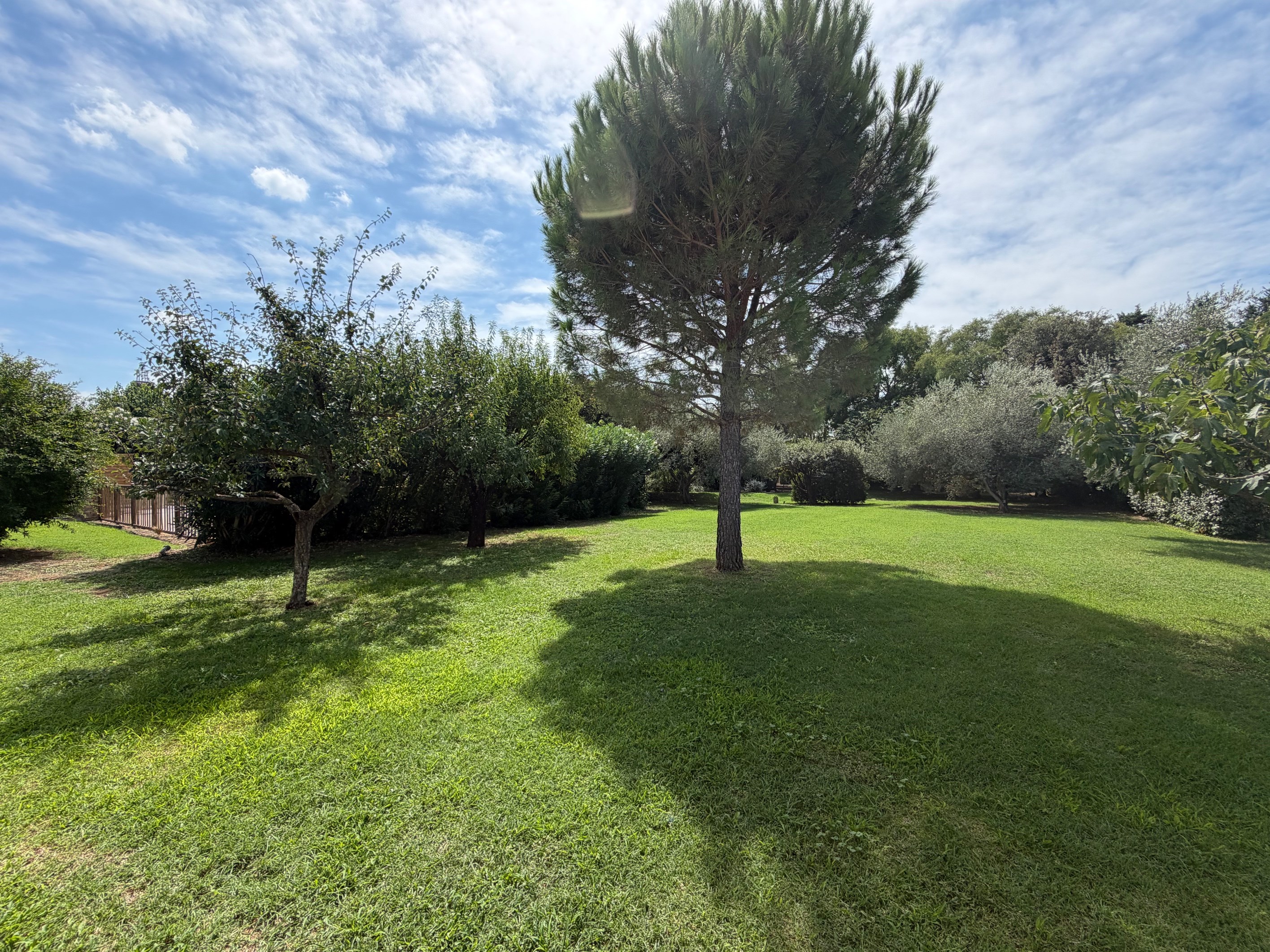  Uzès, 7 km, Beautiful Provençal Property with Independent Guest Suites and Pool - 物件實景