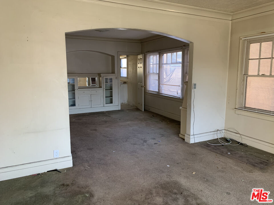 Los Angeles, California, 90037, United States, 4 Bedrooms Bedrooms, ,Residential,For Sale,2000606