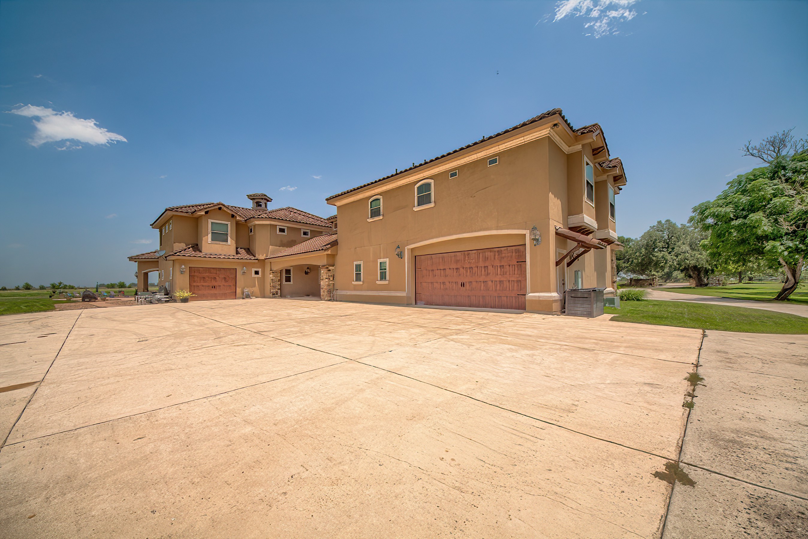 Seguin, Texas, 78155, United States, 7 Bedrooms Bedrooms, ,7 BathroomsBathrooms,Residential,For Sale,1994199