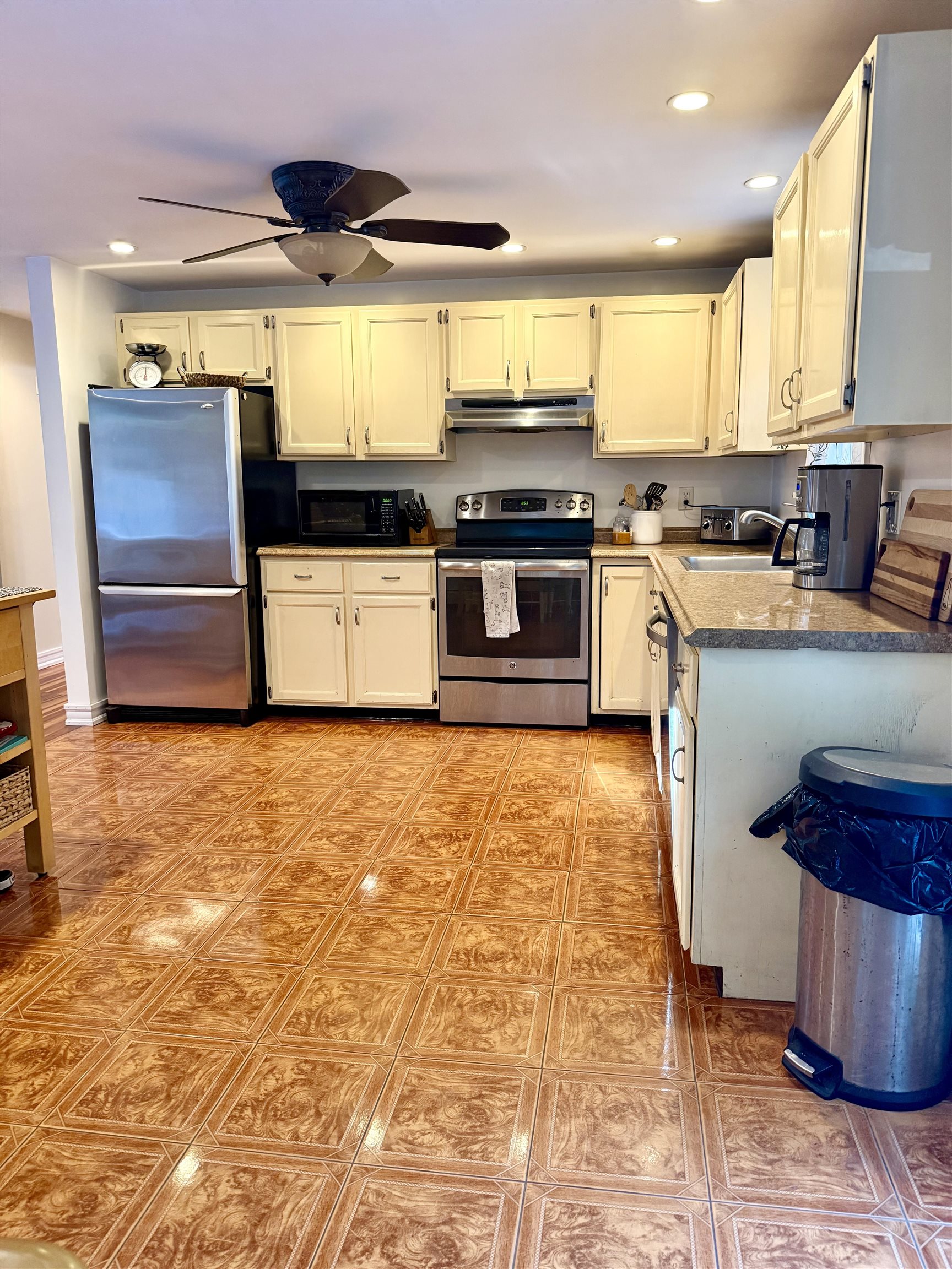 Newton, New Hampshire, 03858, United States, 3 Bedrooms Bedrooms, ,2 BathroomsBathrooms,Residential,For Sale,1981448