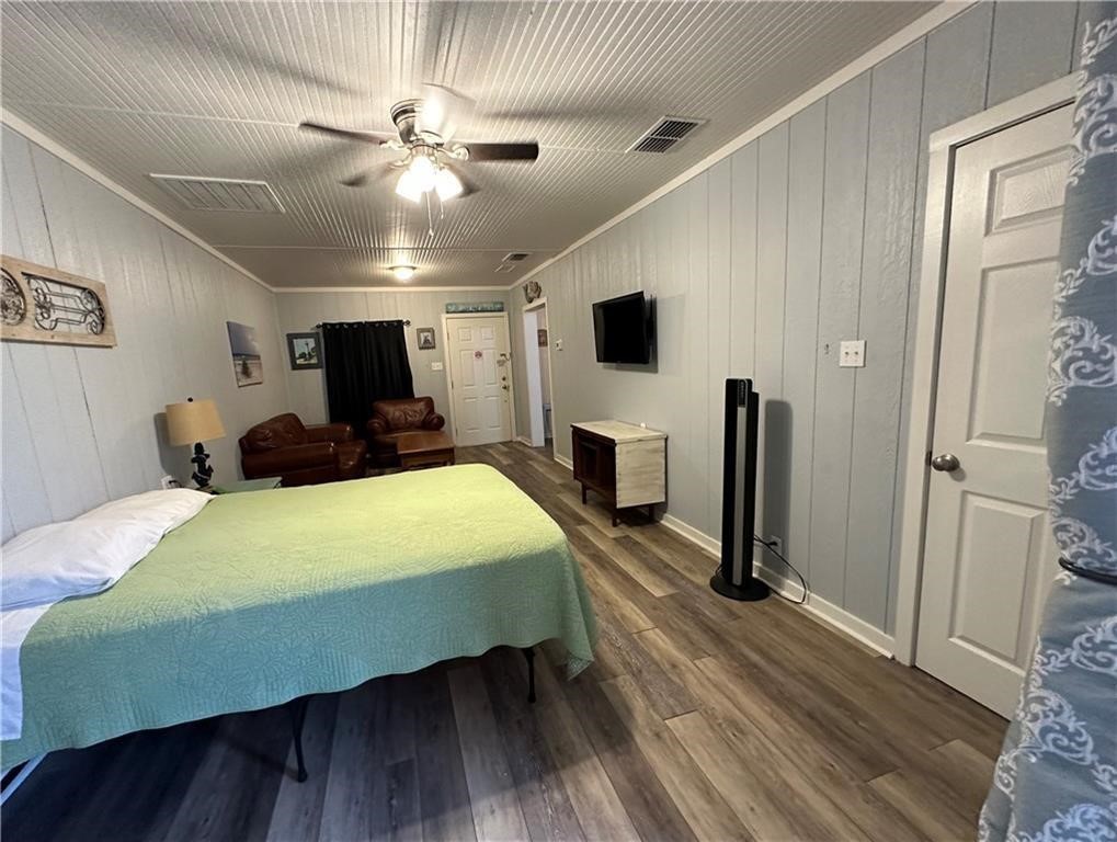 Corpus Christi, Texas, 78402, United States, 4 Bedrooms Bedrooms, ,3 BathroomsBathrooms,Residential,For Sale,1934192