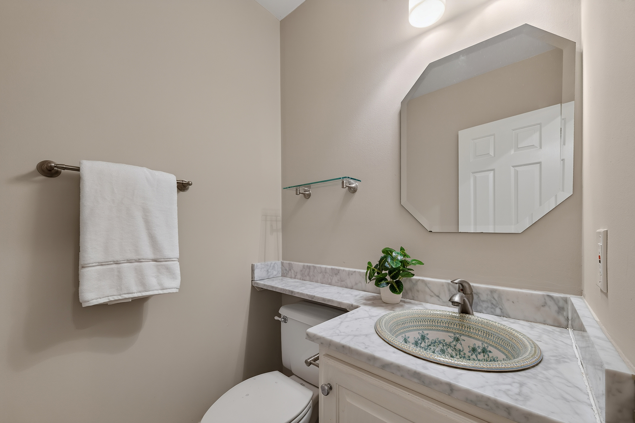  Timeless Colonial Elegance on Two Private Wooded Acres in Litchfield Hundred - 物件實景