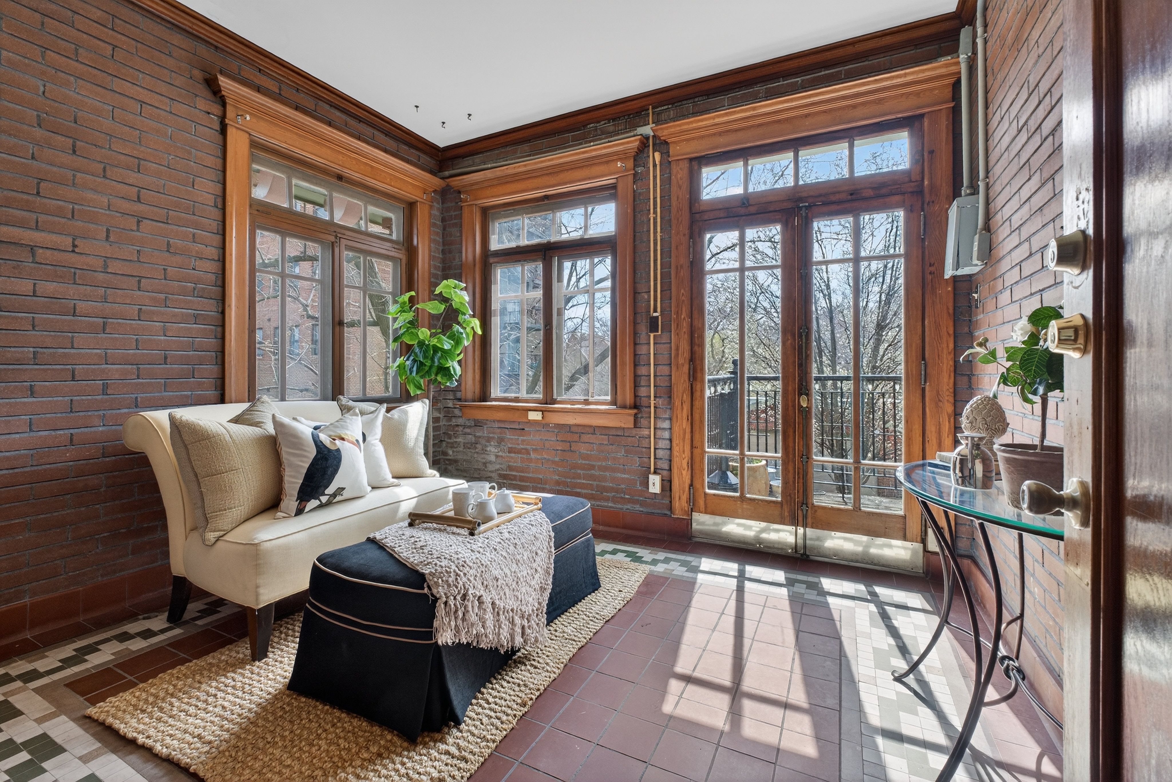  Historic Charm Meets Modern Versatility in Premier Residence - 物件實景