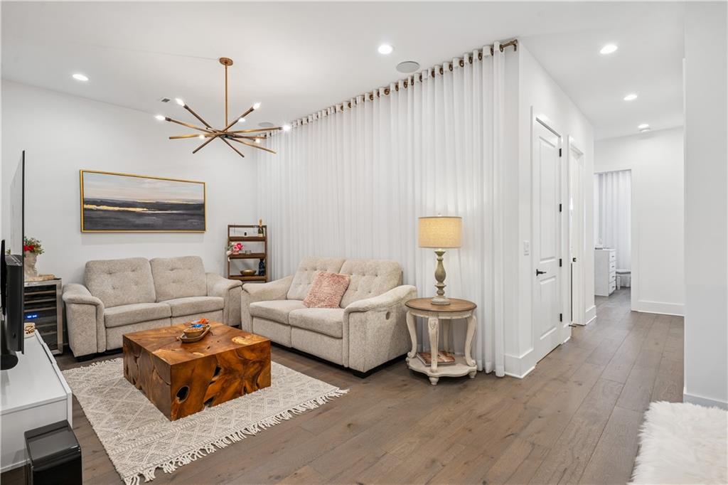 Alpharetta, Georgia, 30005, United States, 3 Bedrooms Bedrooms, ,3 BathroomsBathrooms,Residential,For Sale,1907831