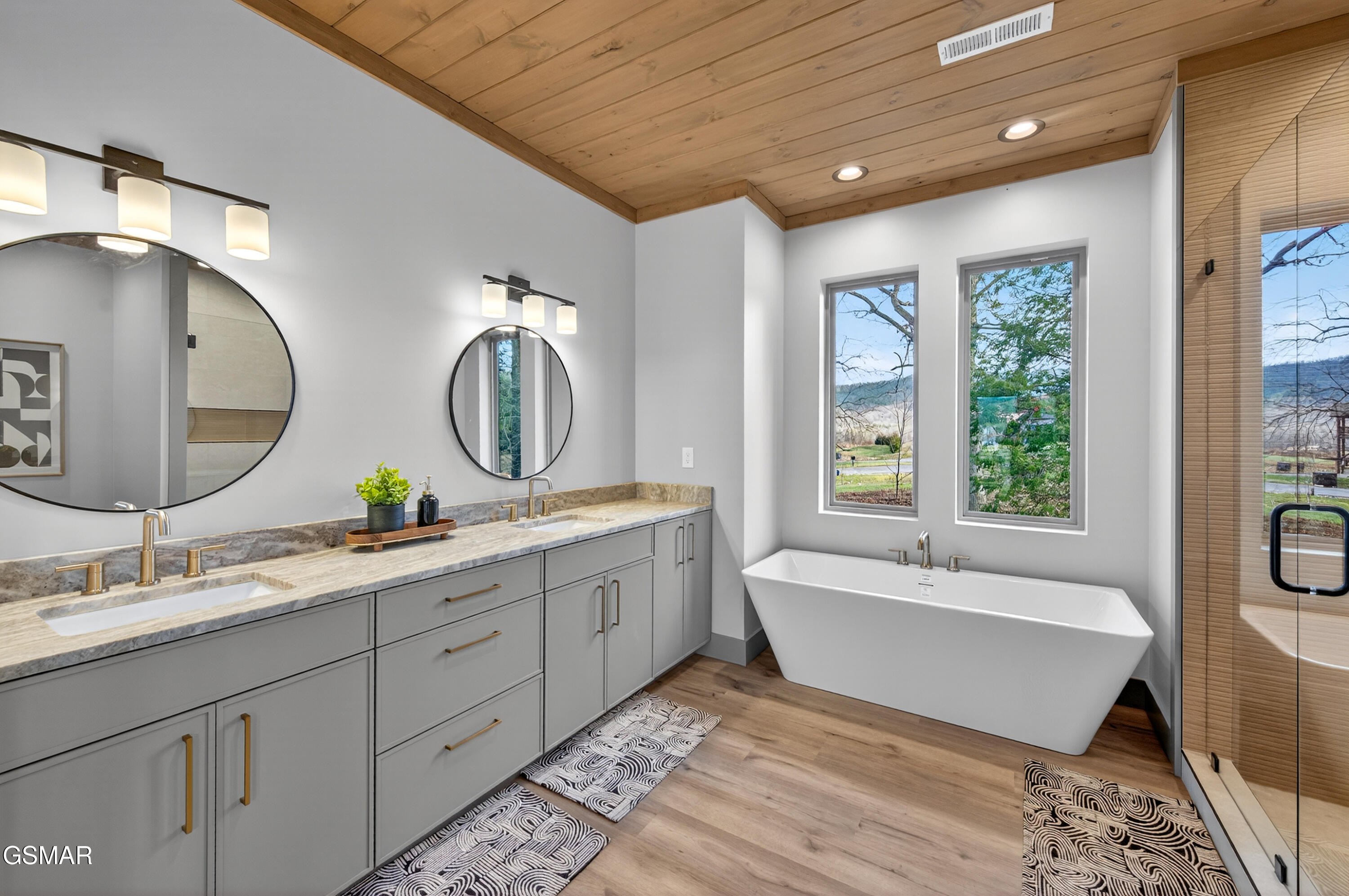 Sevierville, Tennessee, 37862, United States, 5 Bedrooms Bedrooms, ,7 BathroomsBathrooms,Residential,For Sale,2008149