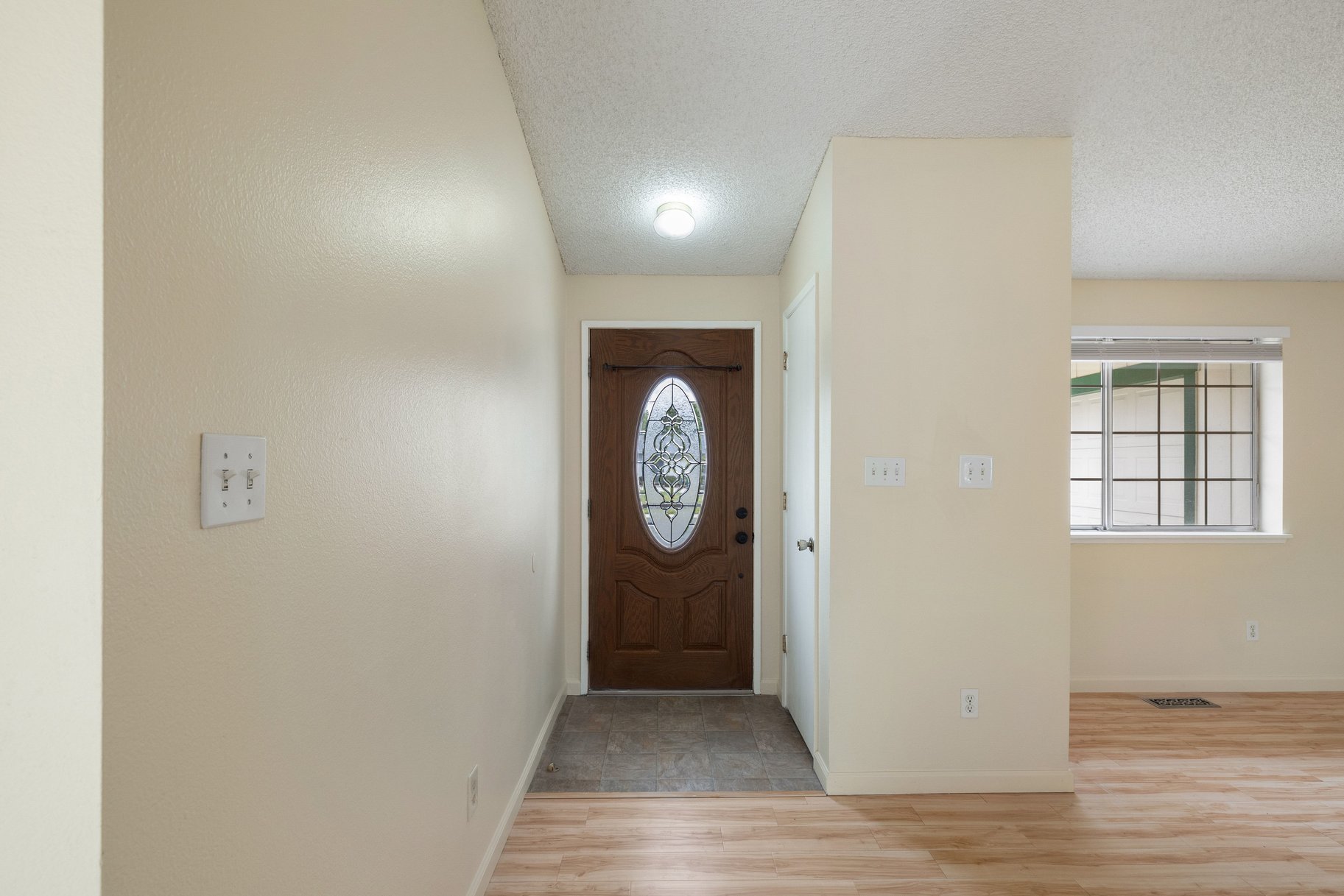  Move-in Ready. Great starter or investment home - 物件實景