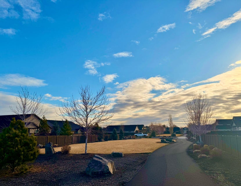 Redmond, Oregon, 97756, United States, 3 Bedrooms Bedrooms, ,3 BathroomsBathrooms,Residential,For Sale,1736801