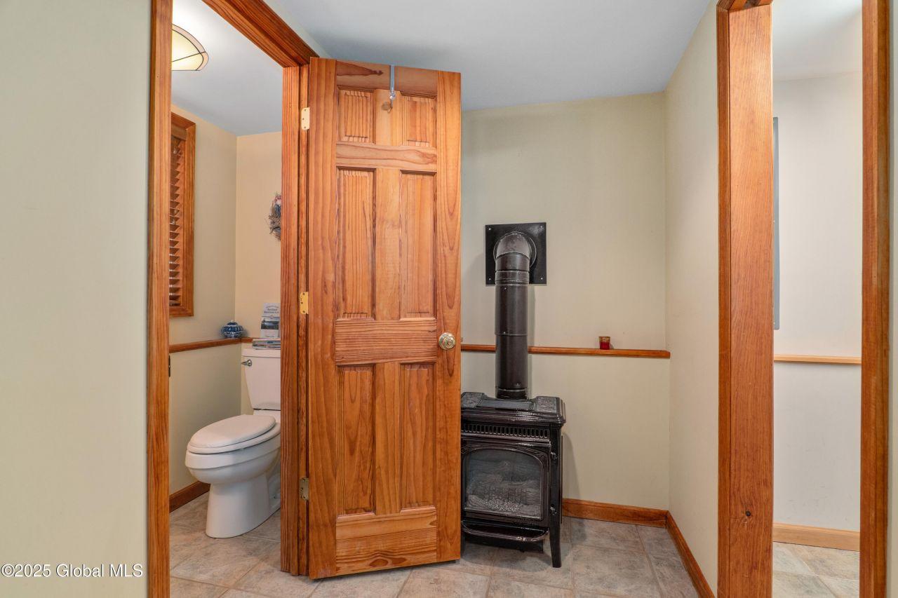 Gloversville, New York, 12078, United States, 2 Bedrooms Bedrooms, ,2 BathroomsBathrooms,Residential,For Sale,1828011