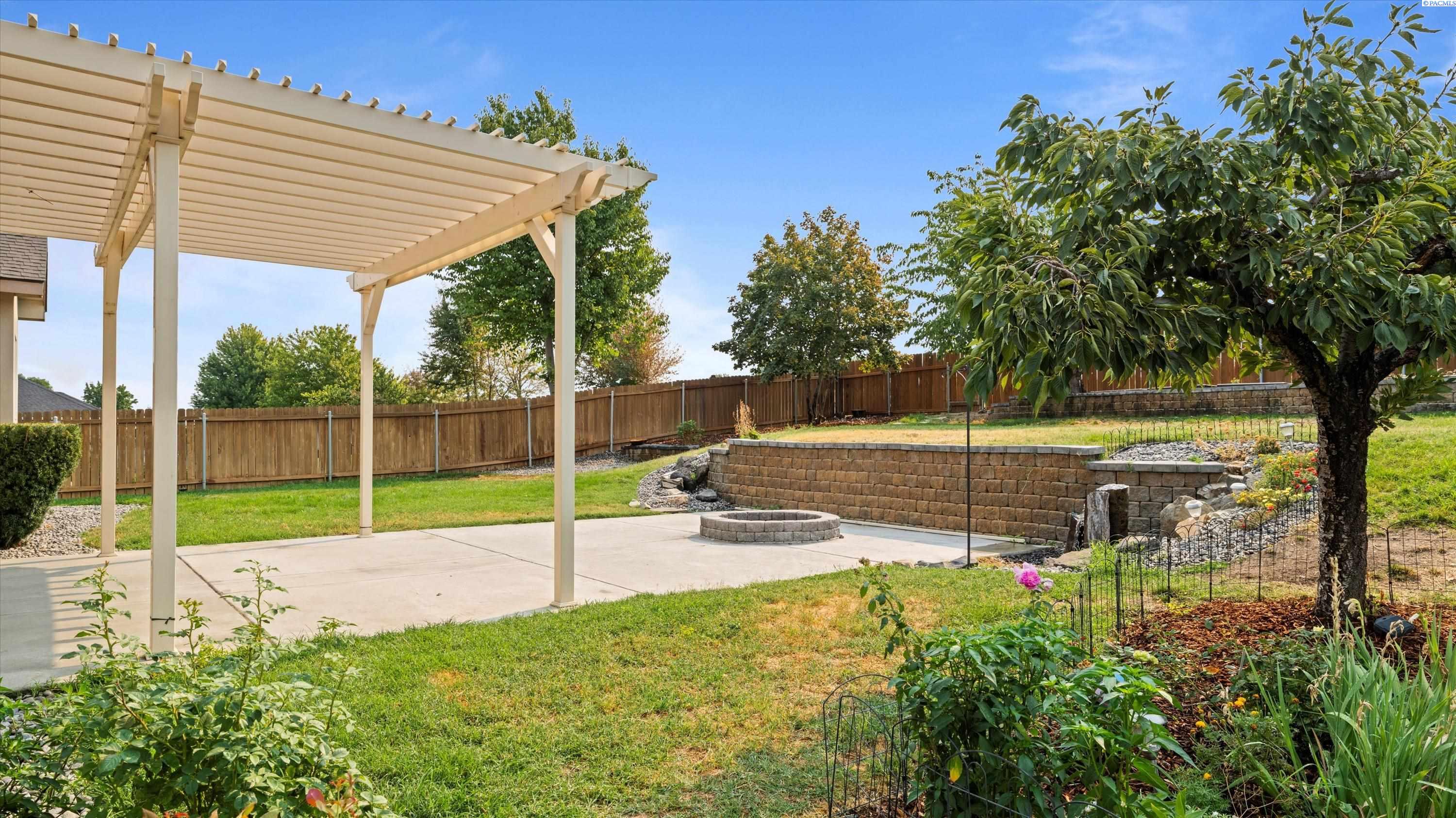 Richland, Washington, 99352, United States, 4 Bedrooms Bedrooms, ,3 BathroomsBathrooms,Residential,For Sale,1940830