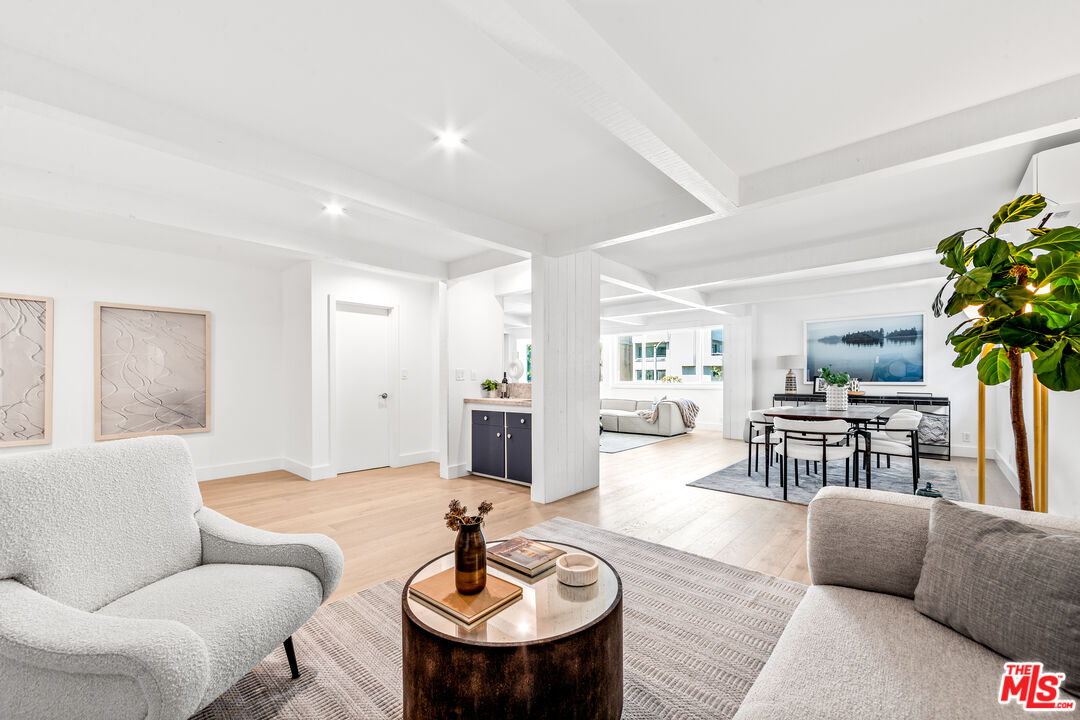 Los Angeles, California, 90049, United States, 3 Bedrooms Bedrooms, ,3 BathroomsBathrooms,Residential,For Sale,1890284