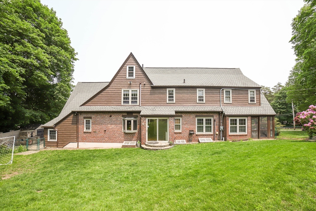 Worcester, Massachusetts, 01609, United States, 5 Bedrooms Bedrooms, ,4 BathroomsBathrooms,Residential,For Sale,1907639
