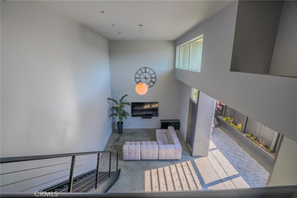 West Hollywood, California, 90046, United States, 1 Bedroom Bedrooms, ,2 BathroomsBathrooms,Residential,For Sale,1913666