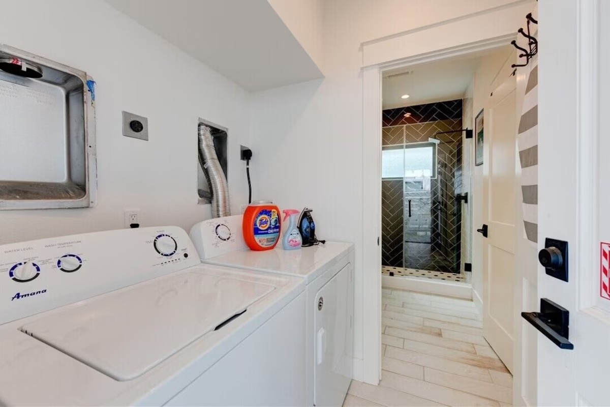 Port Aransas, Texas, 78373, United States, 5 Bedrooms Bedrooms, ,4 BathroomsBathrooms,Residential,For Sale,1982131