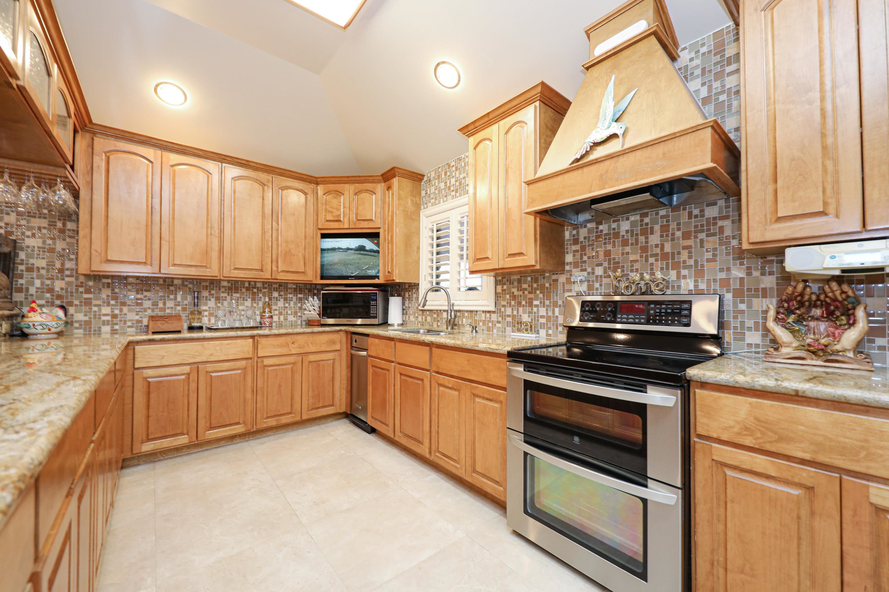 LAREDO, Texas, 78046, United States, 3 Bedrooms Bedrooms, ,4 BathroomsBathrooms,Residential,For Sale,1848774