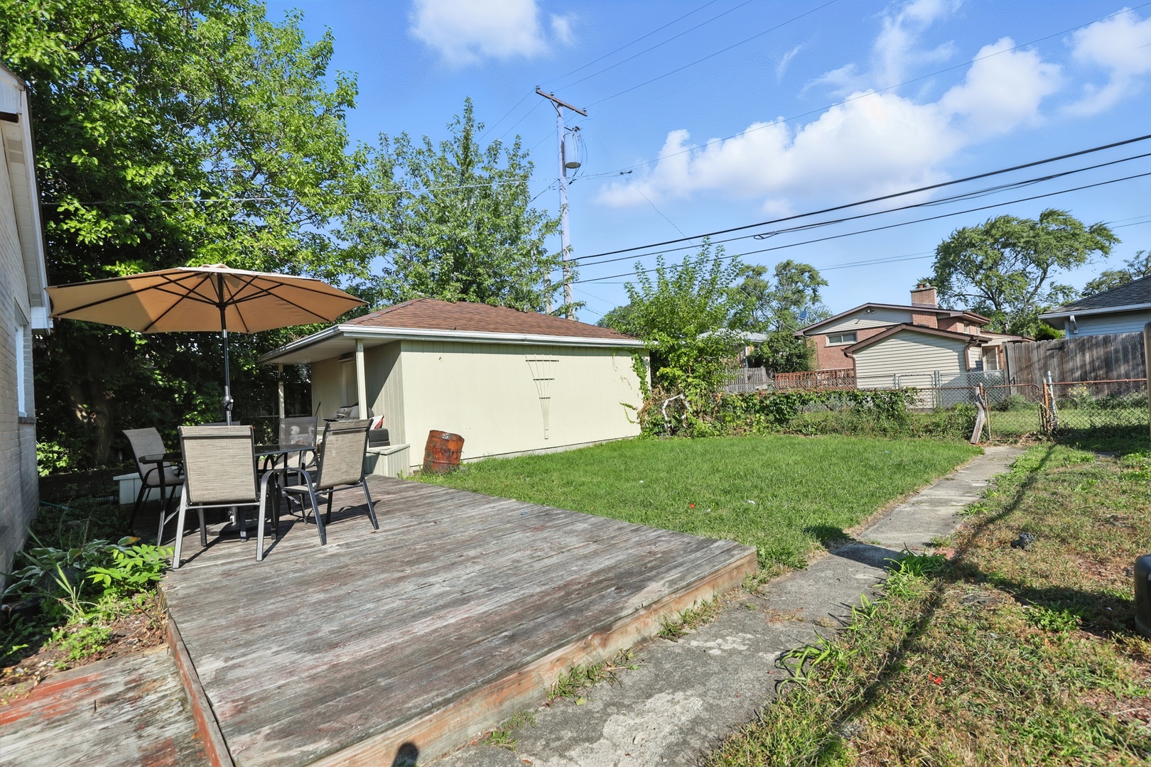 Lincolnwood, Illinois, 60712, United States, 3 Bedrooms Bedrooms, ,2 BathroomsBathrooms,Residential,For Sale,1951315