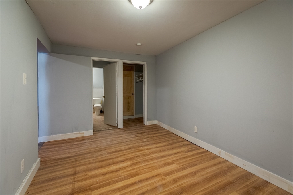 Worcester, Massachusetts, 01604, United States, 8 Bedrooms Bedrooms, ,4 BathroomsBathrooms,Residential,For Sale,1981131