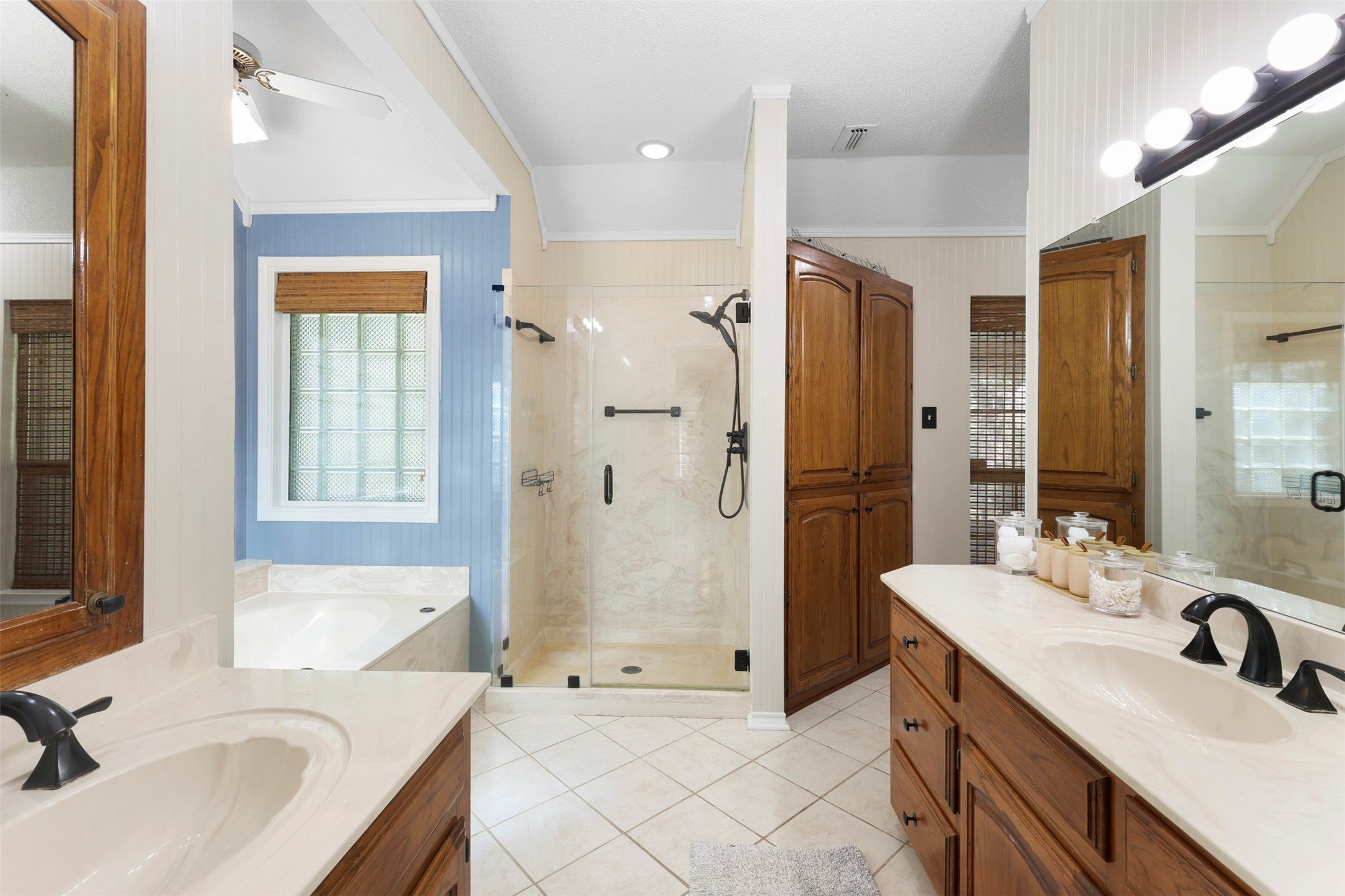 Sulphur Springs, Texas, 75482, United States, 3 Bedrooms Bedrooms, ,3 BathroomsBathrooms,Residential,For Sale,1907835