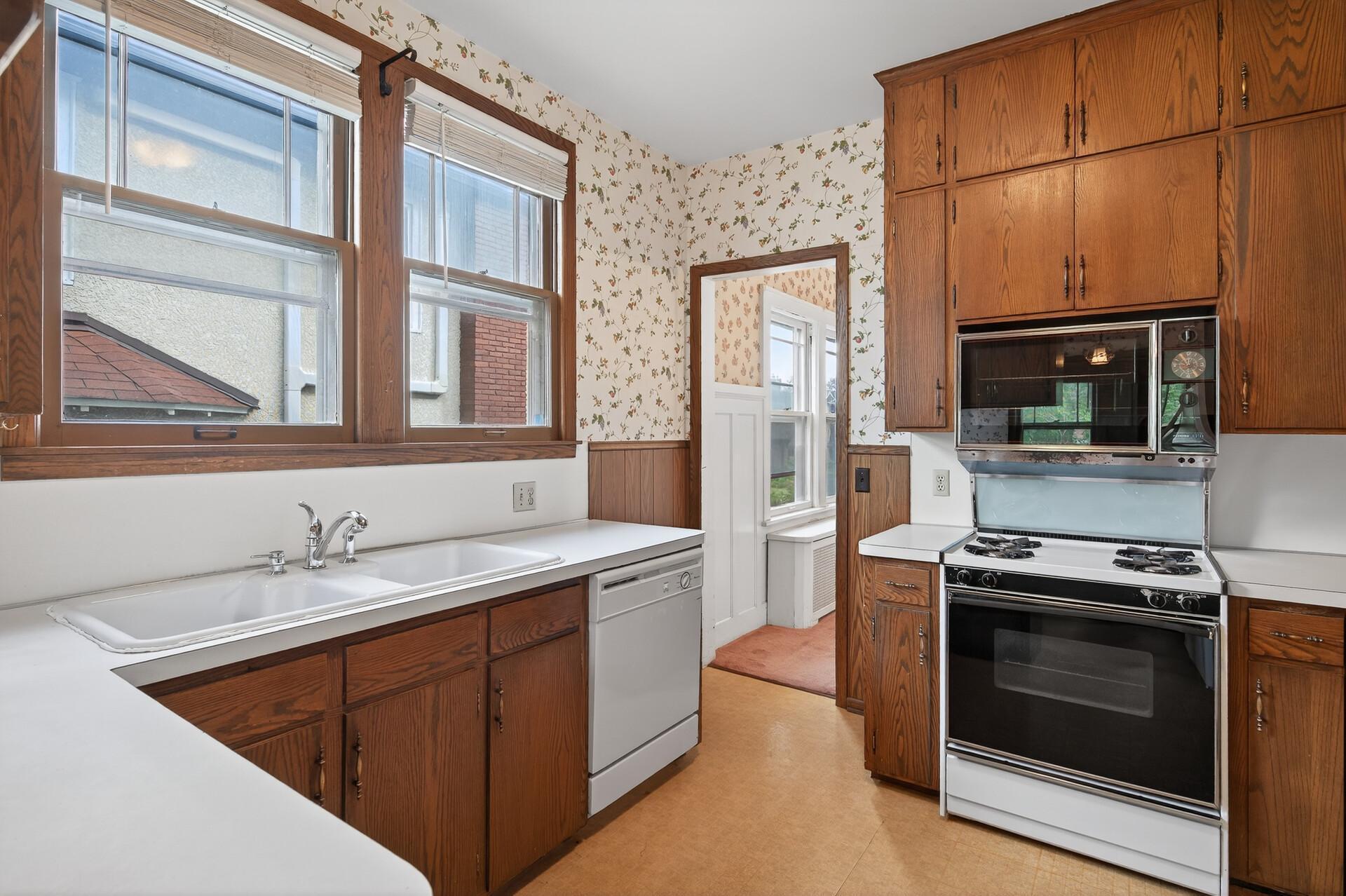 Minneapolis, Minnesota, 55409, United States, 4 Bedrooms Bedrooms, ,2 BathroomsBathrooms,Residential,For Sale,1959078