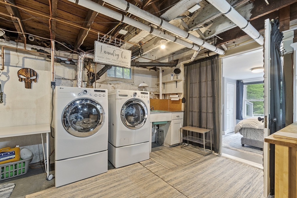 Lunenburg, Massachusetts, 01462, United States, 4 Bedrooms Bedrooms, ,2 BathroomsBathrooms,Residential,For Sale,1875910