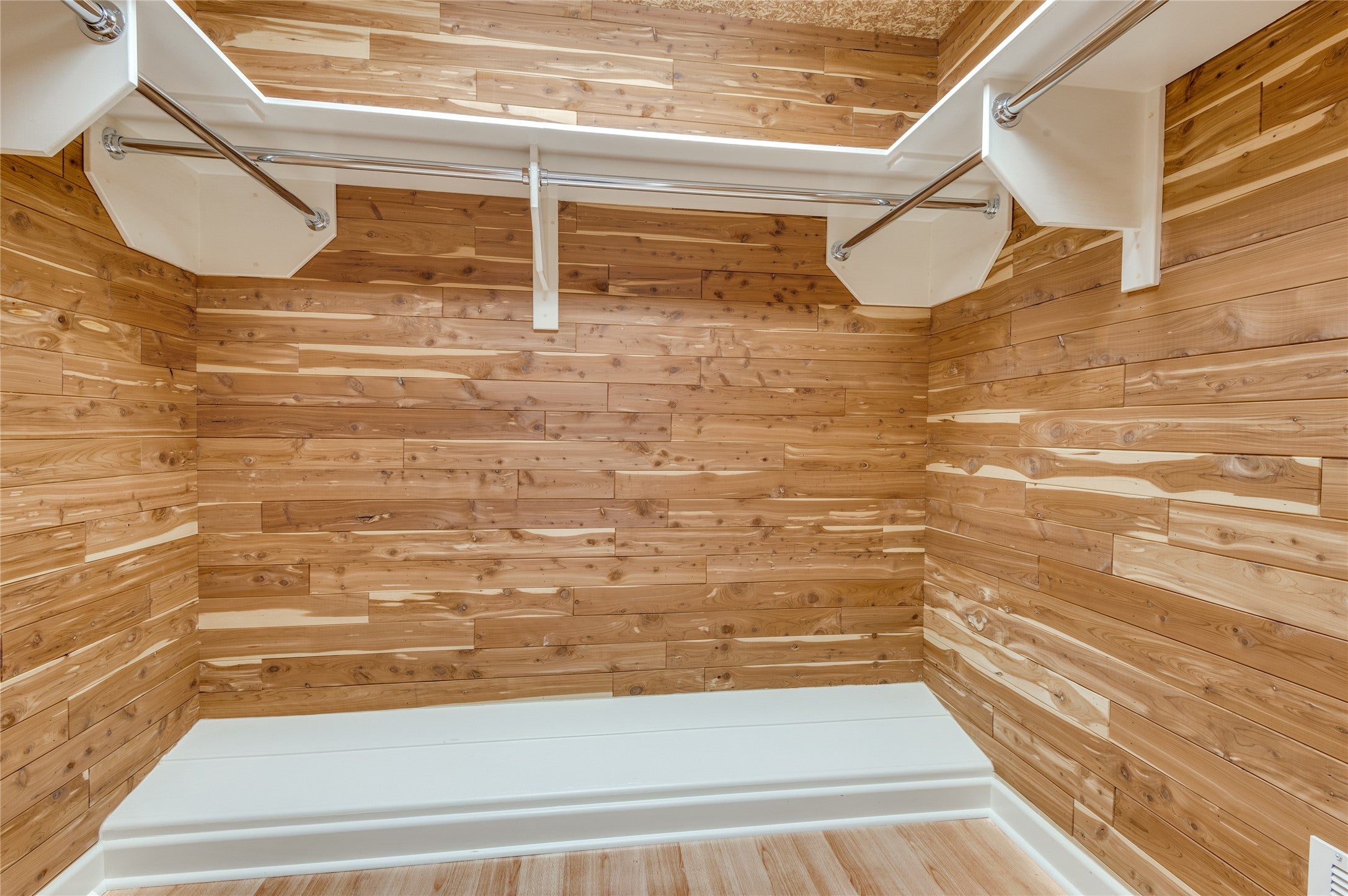 Bedford, Texas, 76021, United States, 5 Bedrooms Bedrooms, ,4 BathroomsBathrooms,Residential,For Sale,1976137