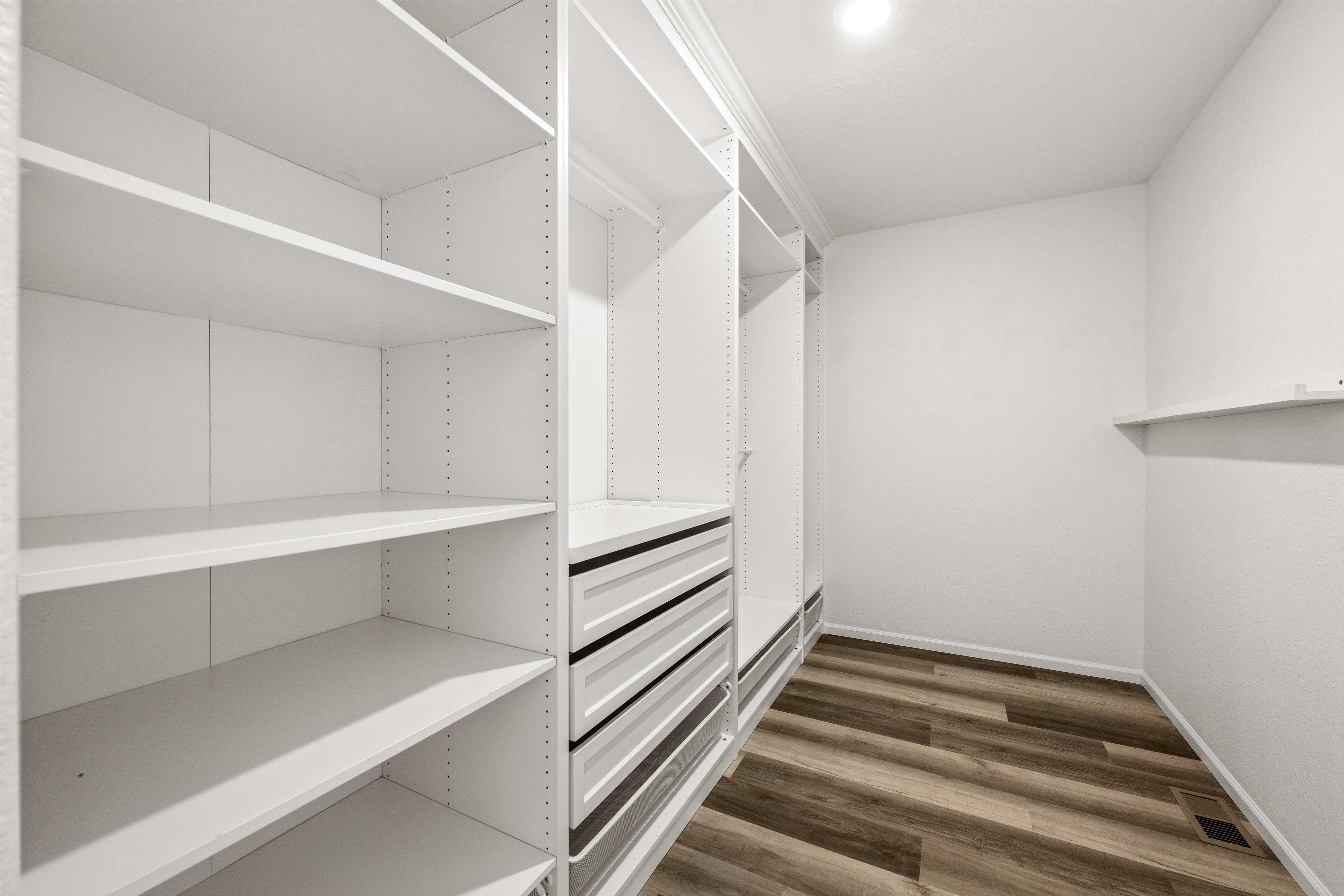  Move-In Ready, with Thoughtful and Unique Design Features - 物件實景