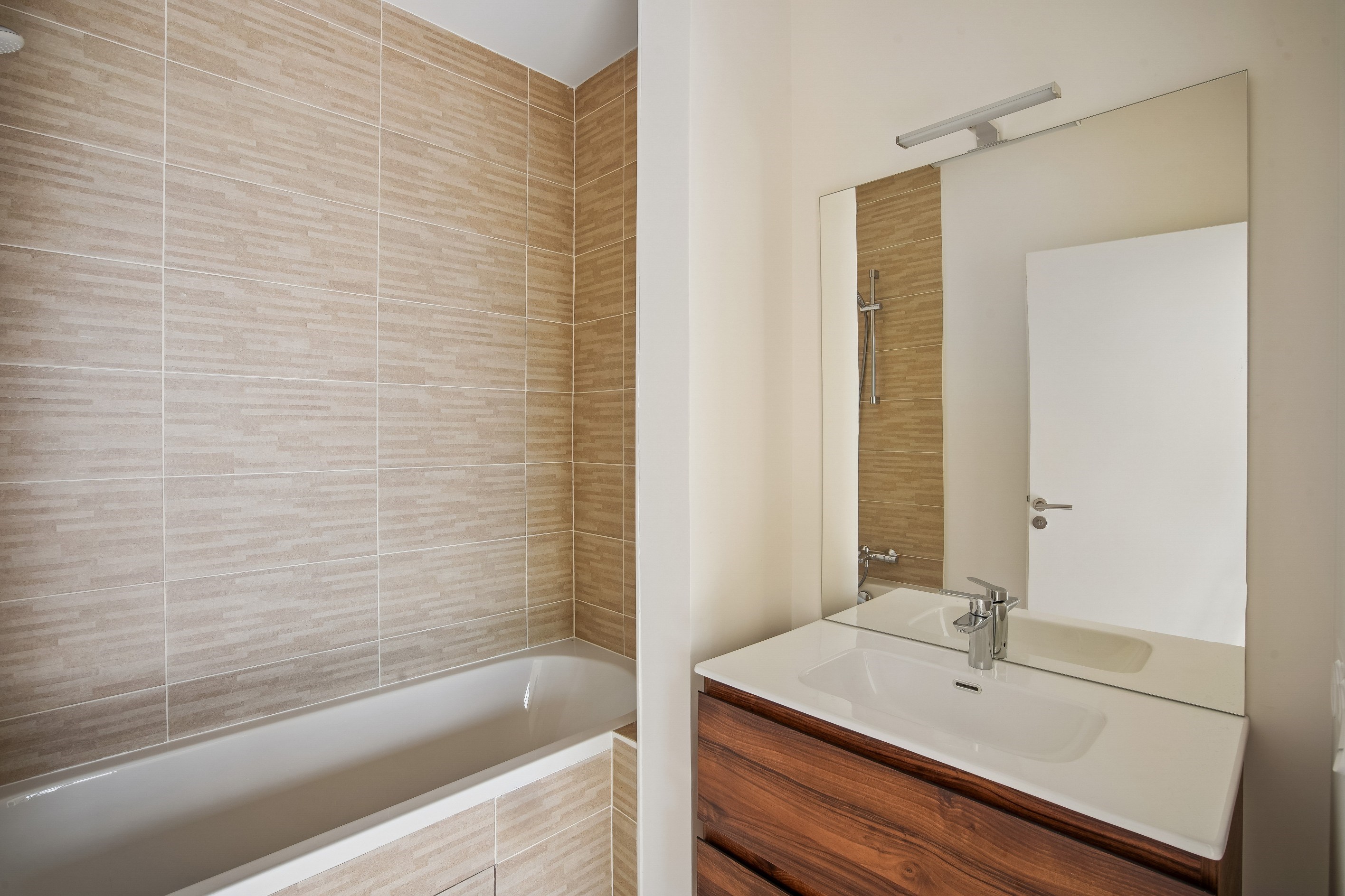  Bright Apartment with Open Views and Spacious Terrace - 物件實景