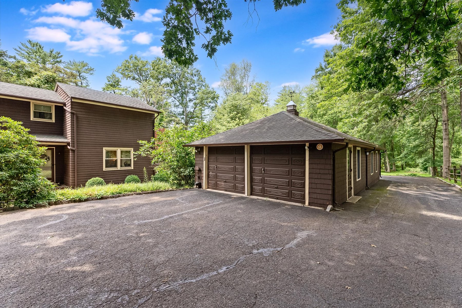  Authentic Craftsman-Style Property Offers Timeless Character - 物件實景
