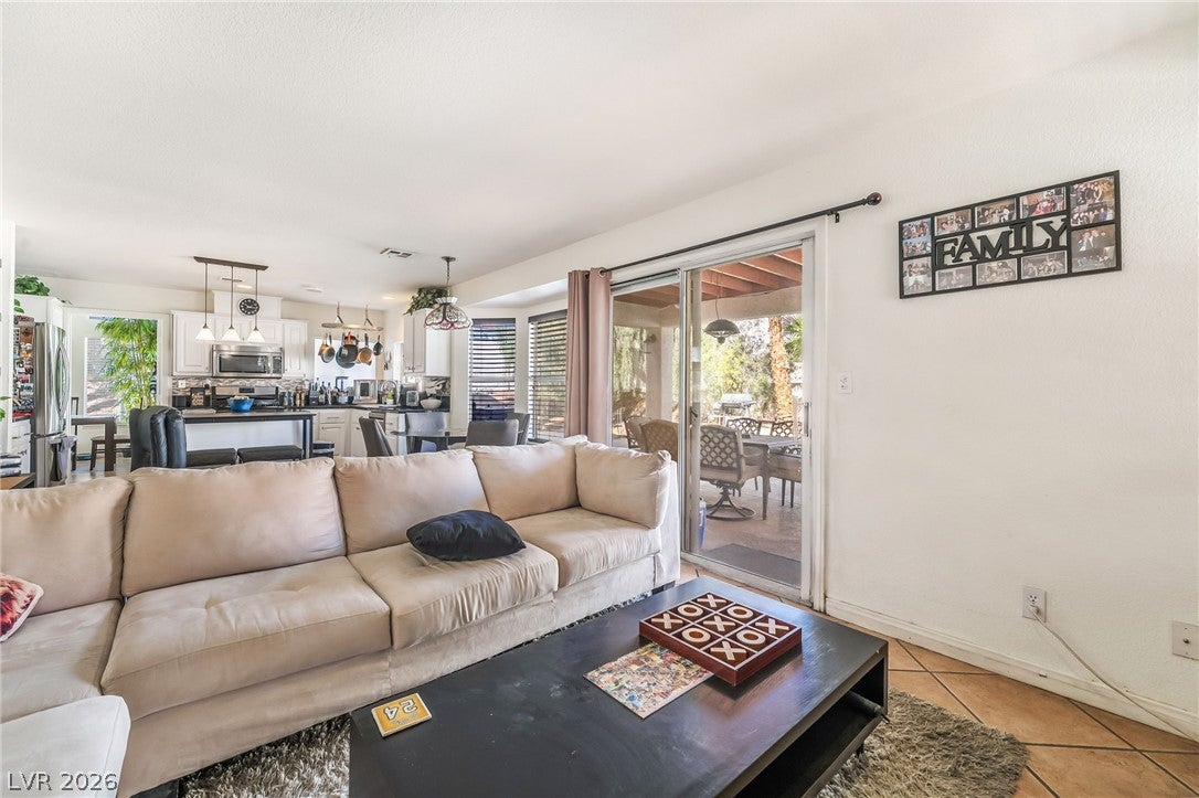 Henderson, Nevada, 89014, United States, 4 Bedrooms Bedrooms, ,3 BathroomsBathrooms,Residential,For Sale,2028376