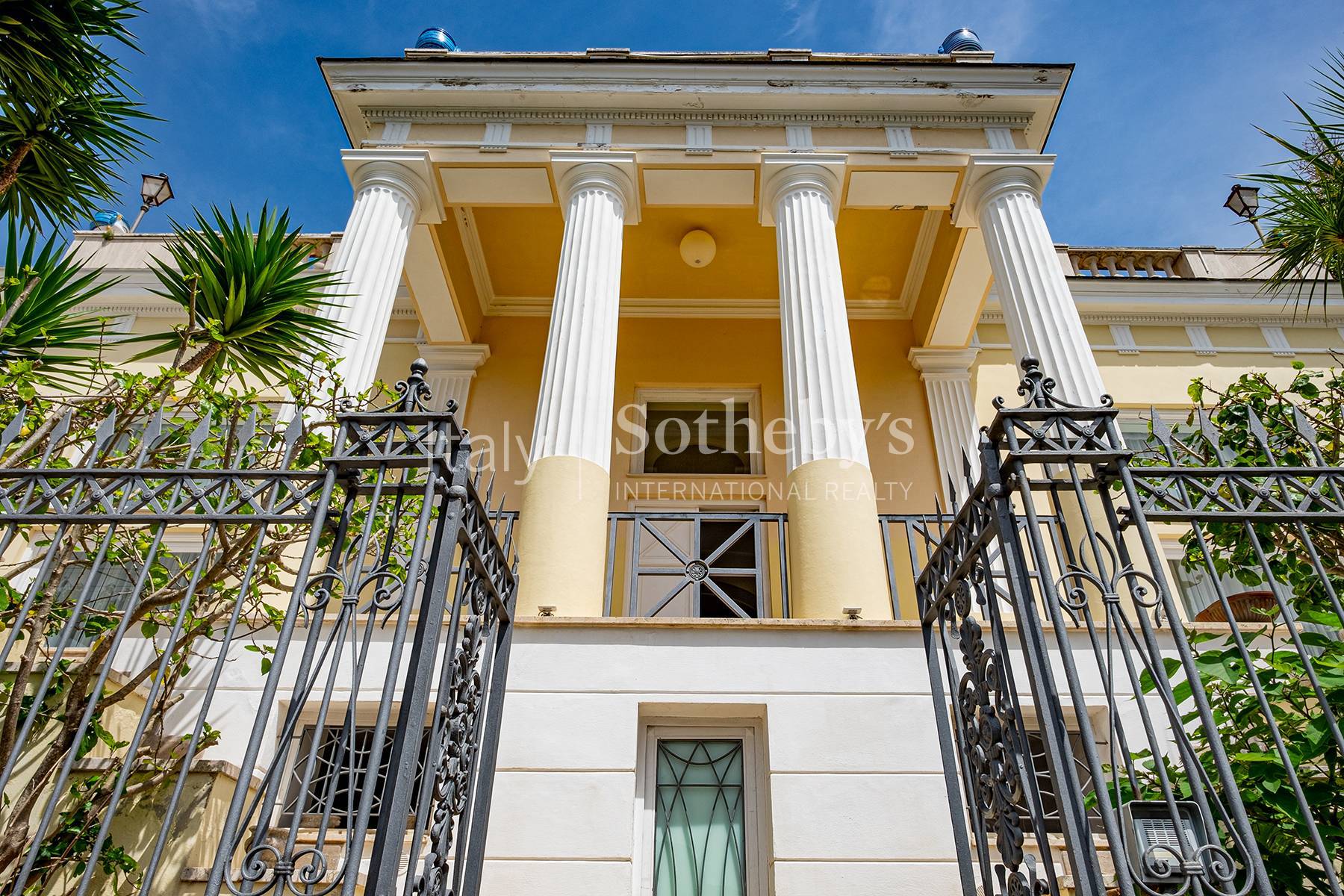  Neoclassical villa with a breath taking view - 物件實景