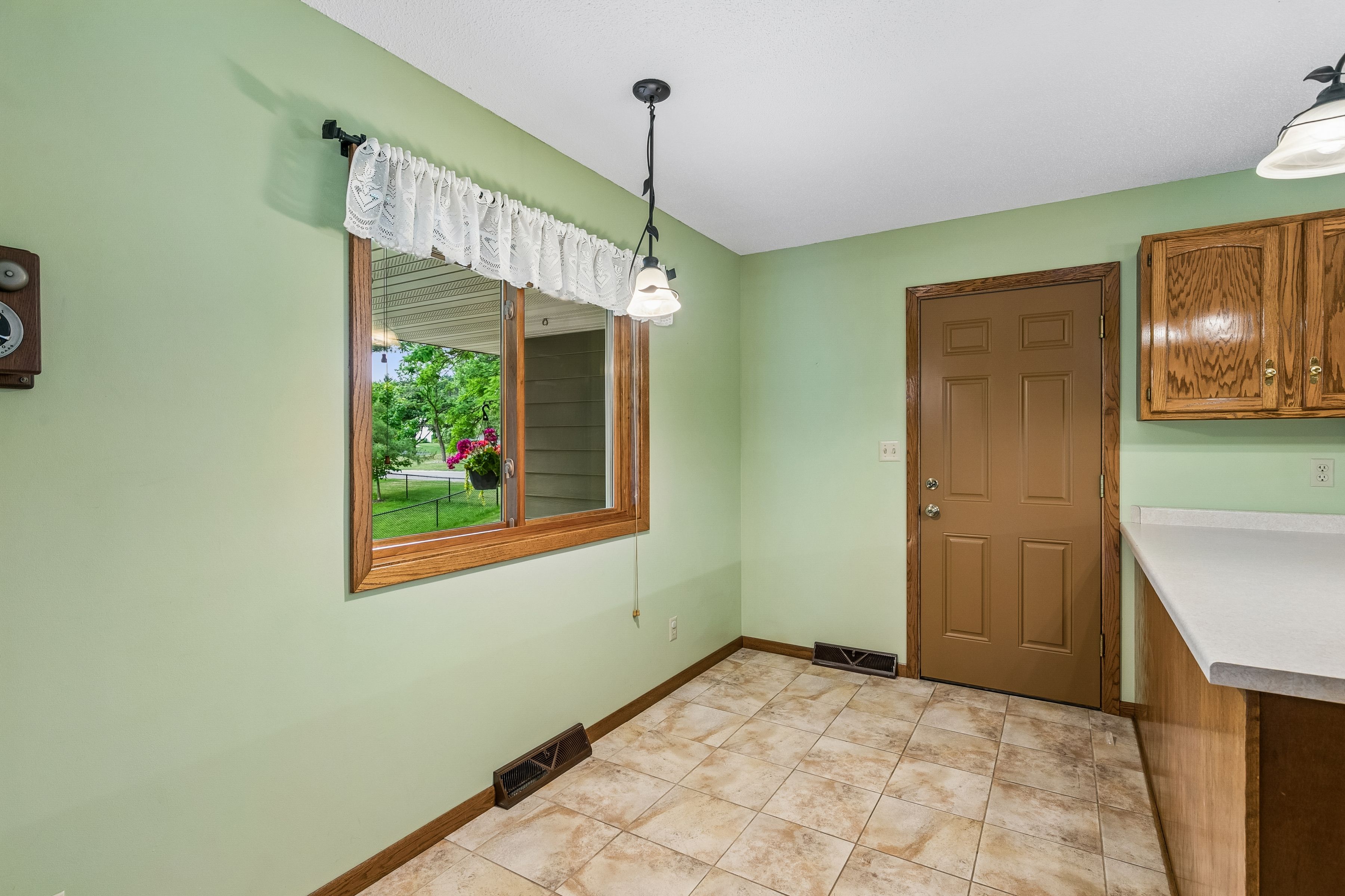  Thoughtfully Updated Living Surrounded by Nature and Convenience - 物件實景