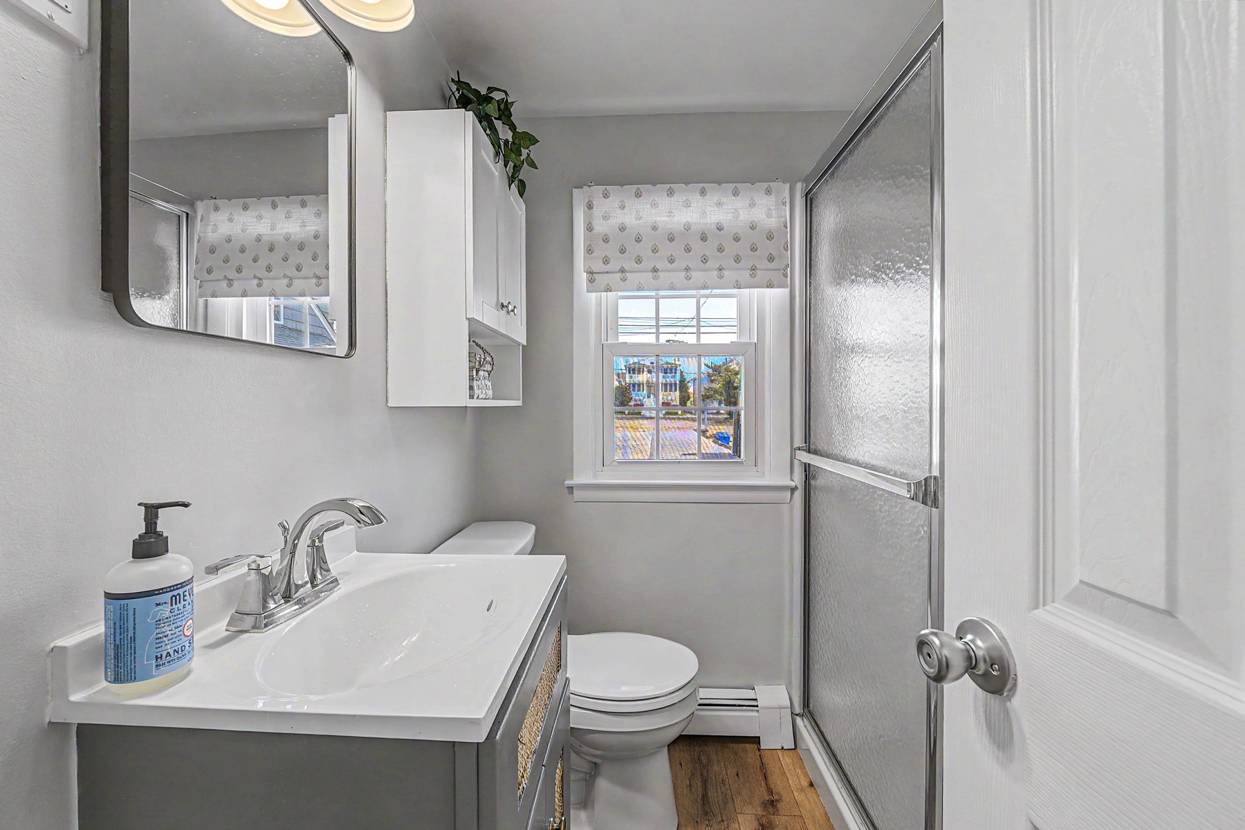  2353 Asbury Avenue - 物件實景