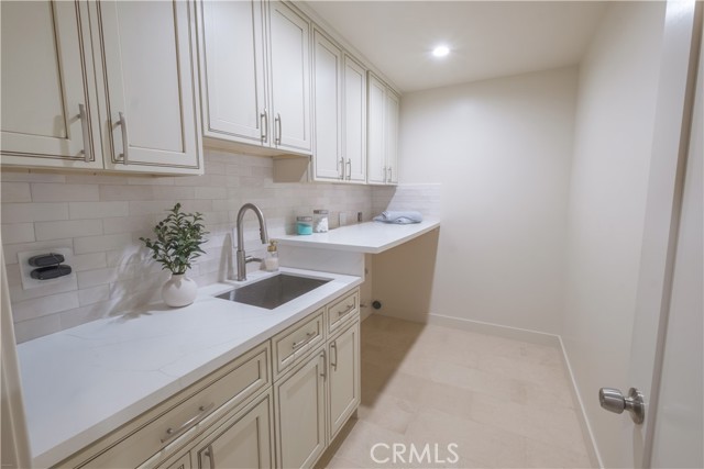 Compton, California, 90220, United States, 6 Bedrooms Bedrooms, ,5 BathroomsBathrooms,Residential,For Sale,2048011