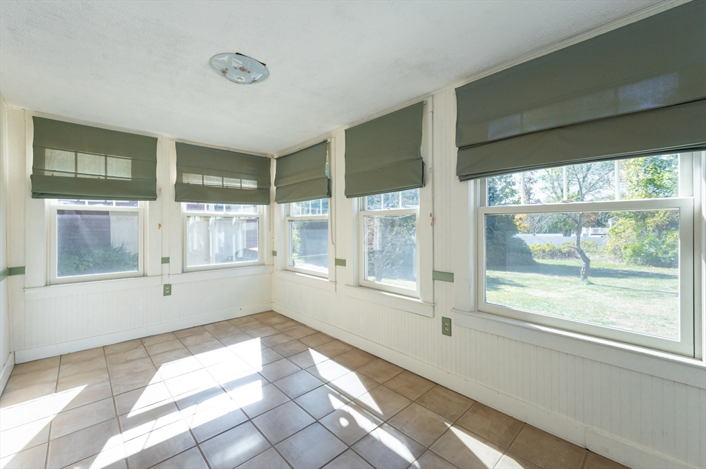 Billerica, Massachusetts, 01821, United States, 3 Bedrooms Bedrooms, ,2 BathroomsBathrooms,Residential,For Sale,1991745